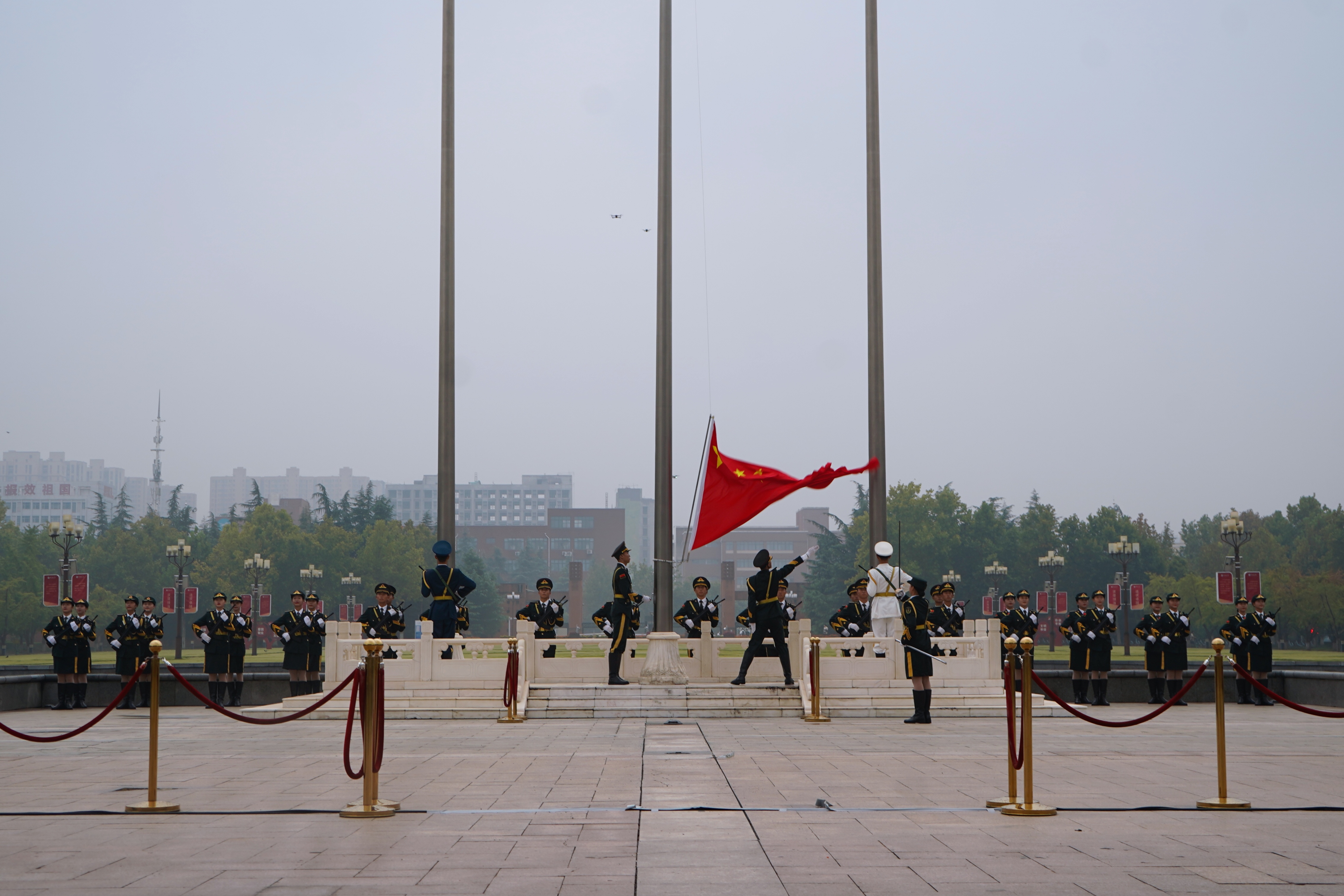 郑州大学隆重举行迎国庆升国旗仪式