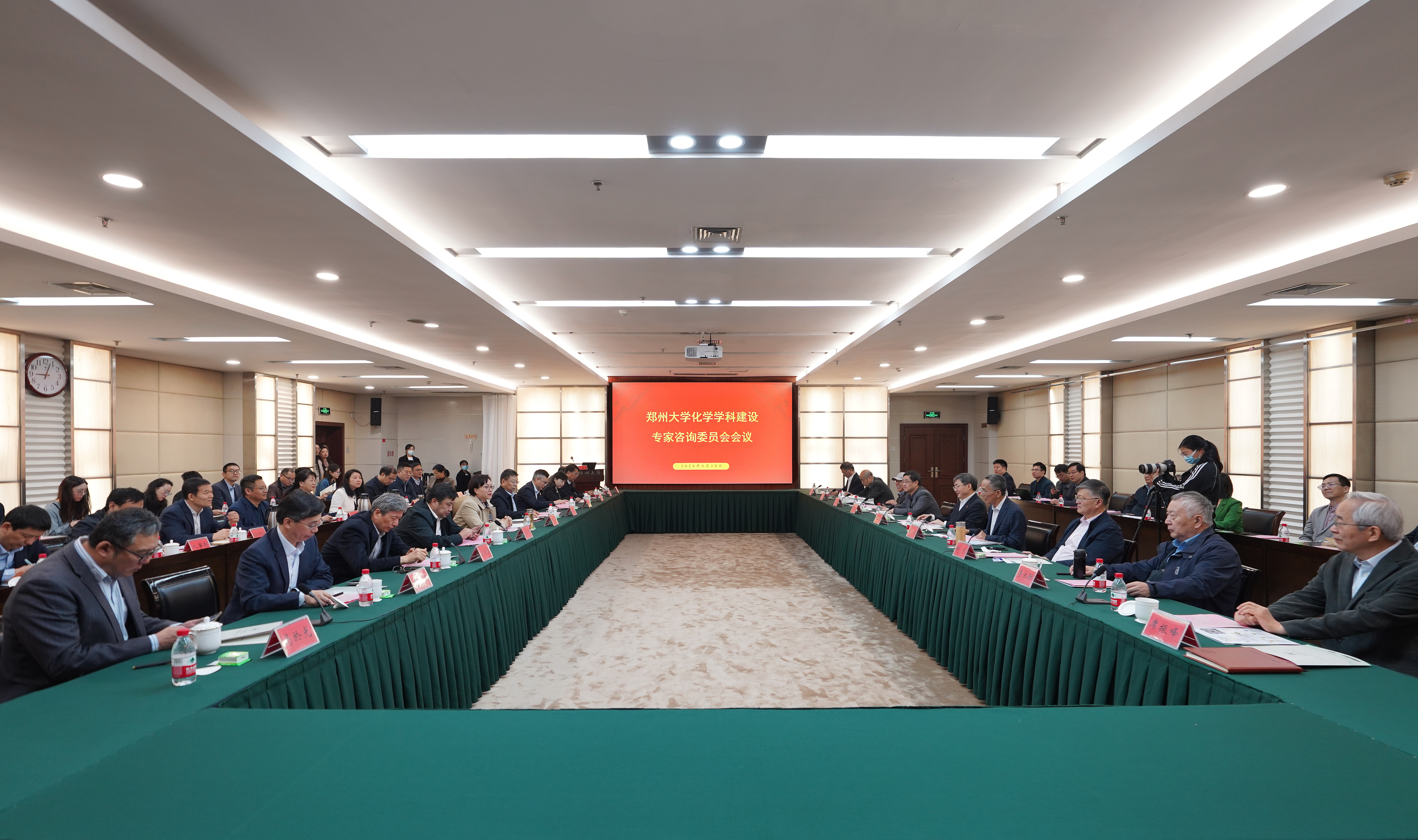 郑州大学举行化学学科建设专家咨询委员会会议