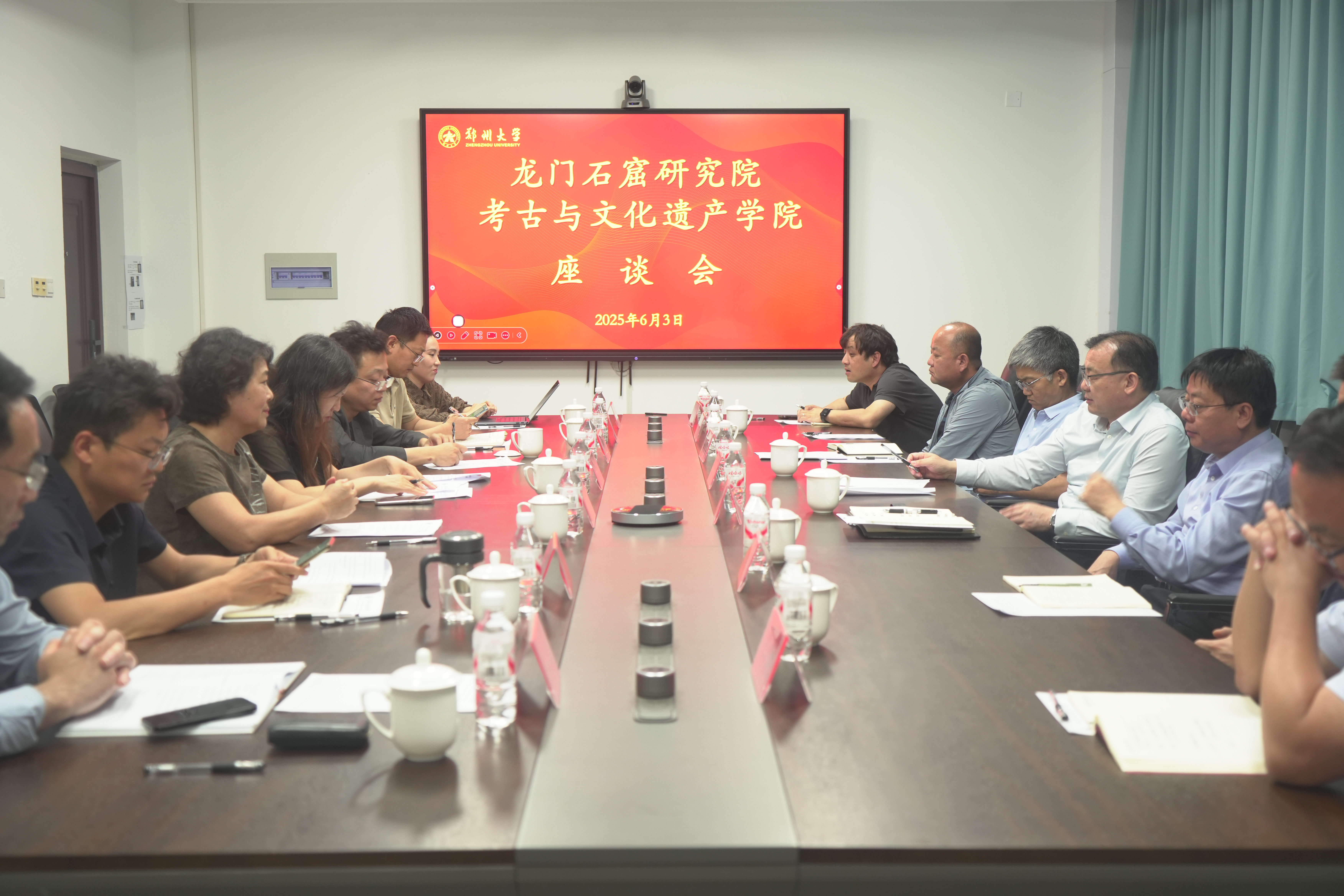 郑州大学与龙门石窟研究院举行“龙门石窟保护传承传播专题座谈会”