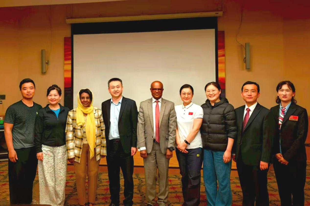 中国援厄医疗专家组拜会厄立特里亚卫生部部长阿米娜