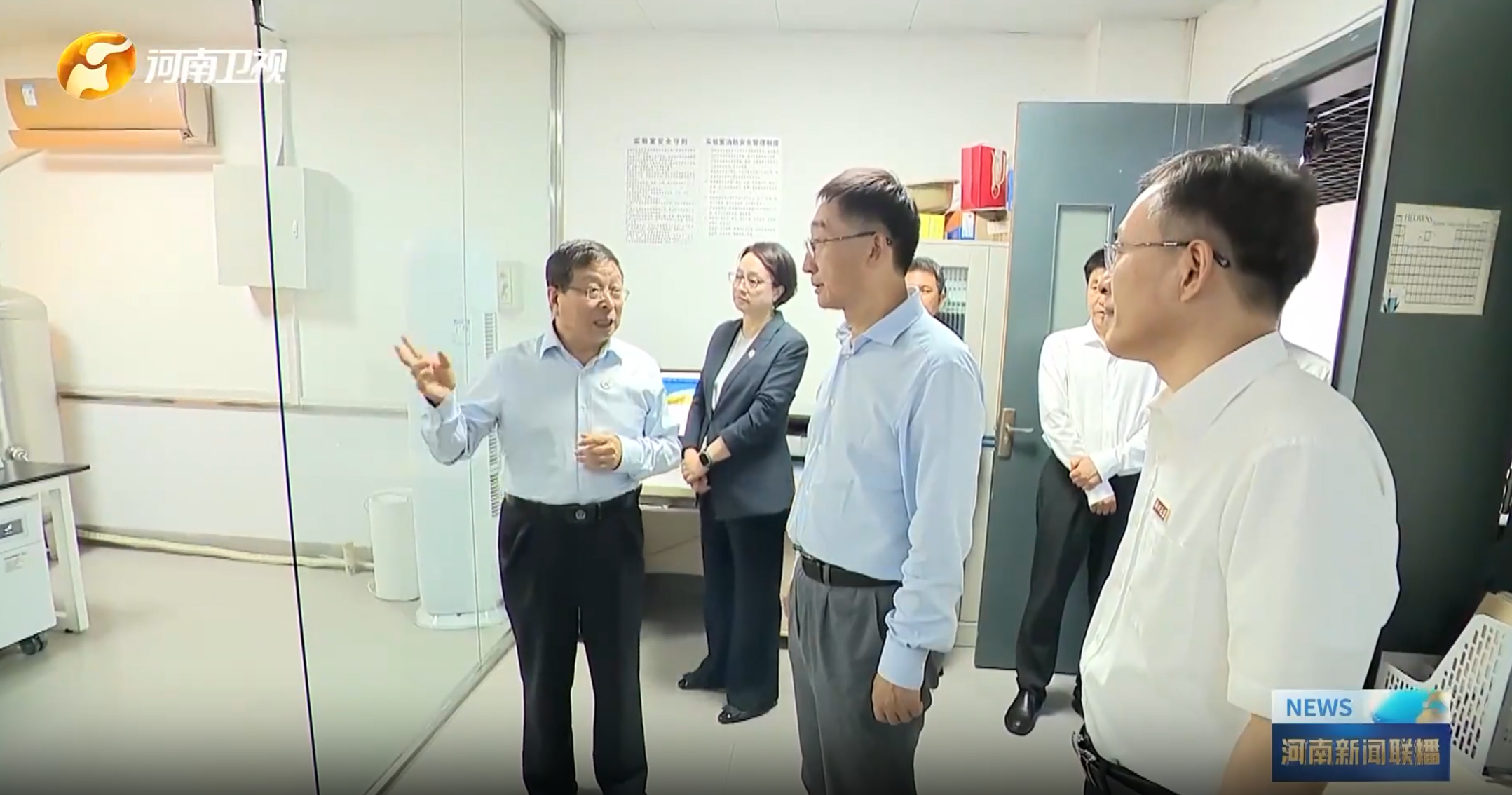 省委书记刘宁来校看望慰问教师代表