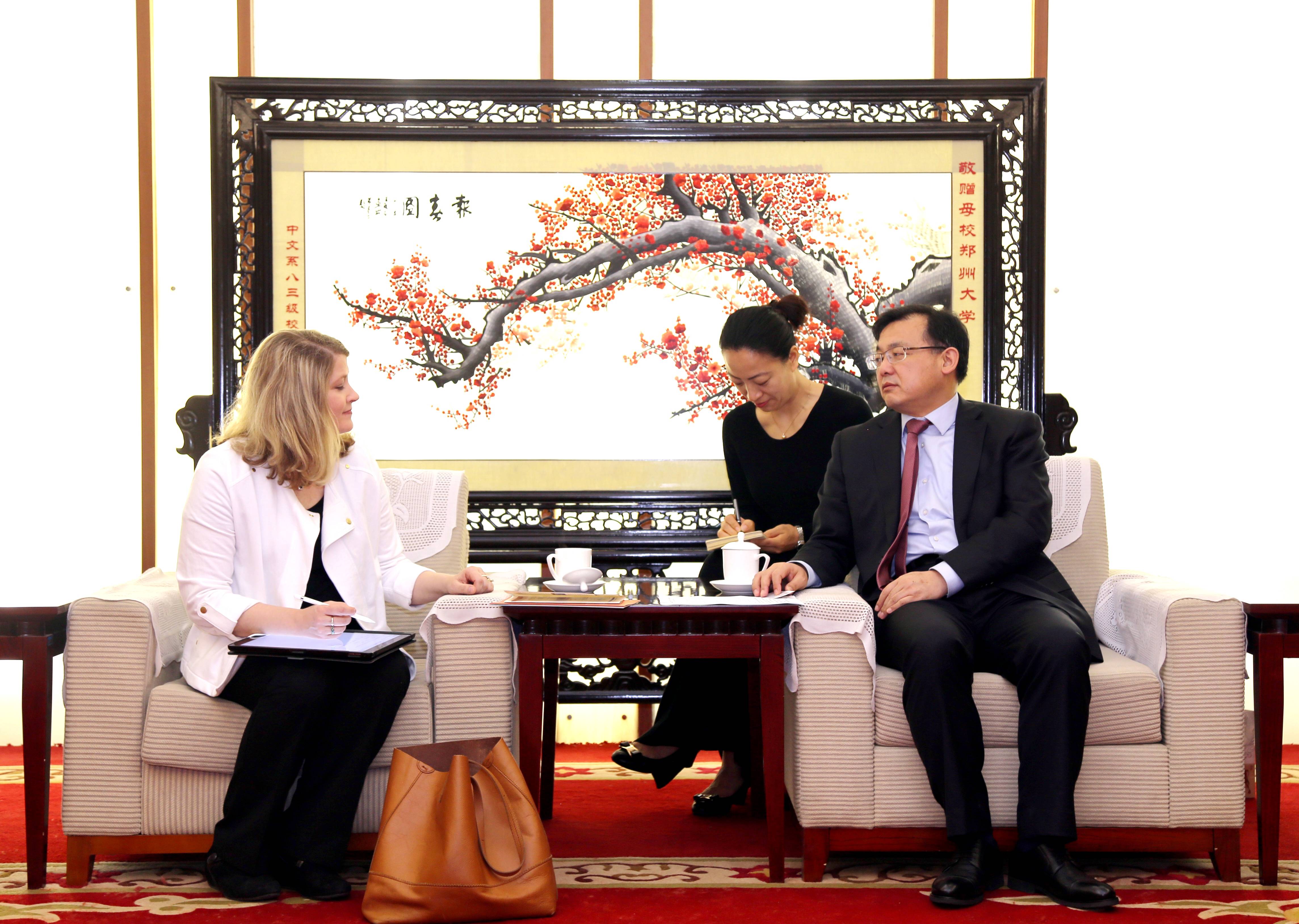 美国内布拉斯加大学客人访问我校（图）