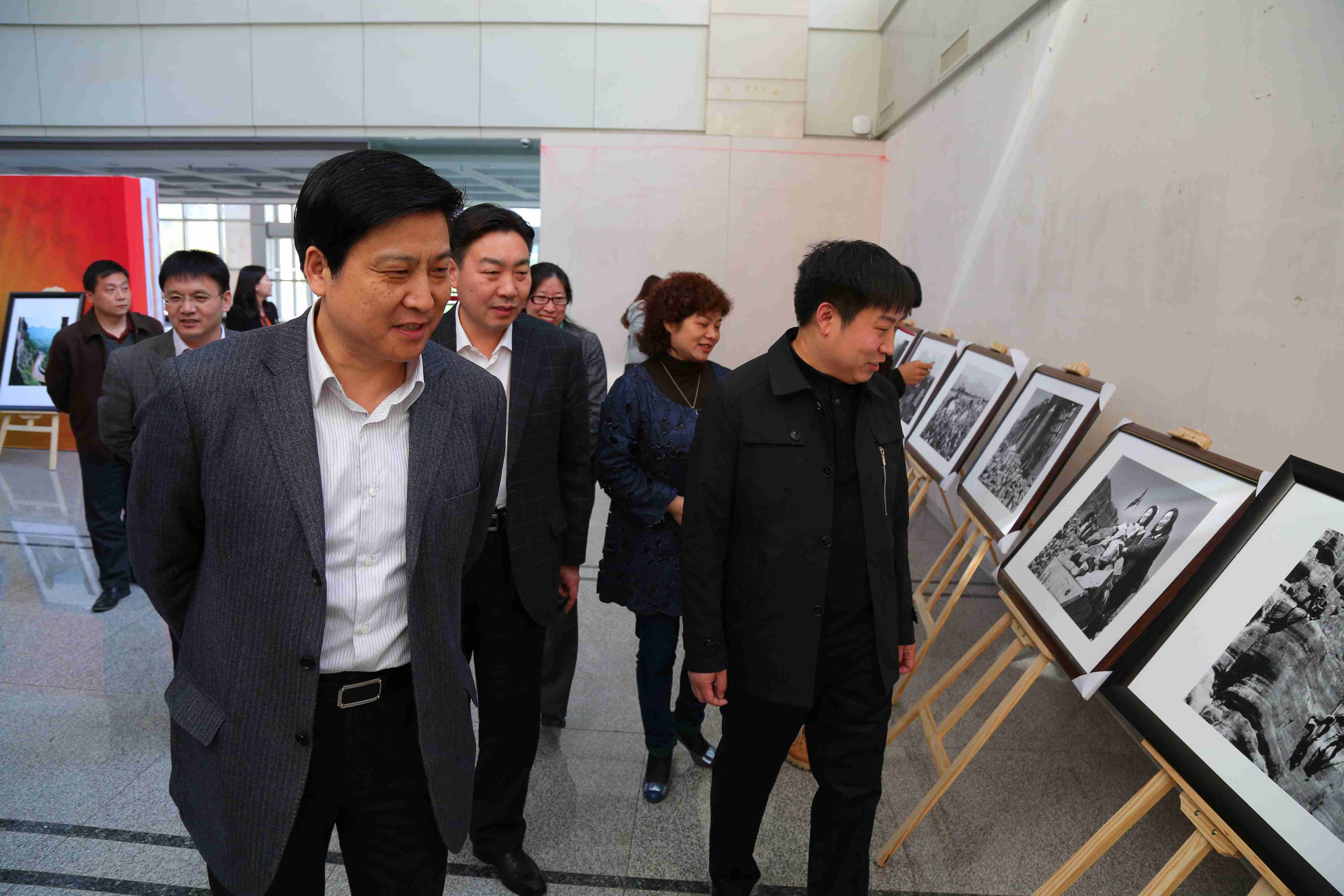 红旗渠精神图片巡展走进郑州大学