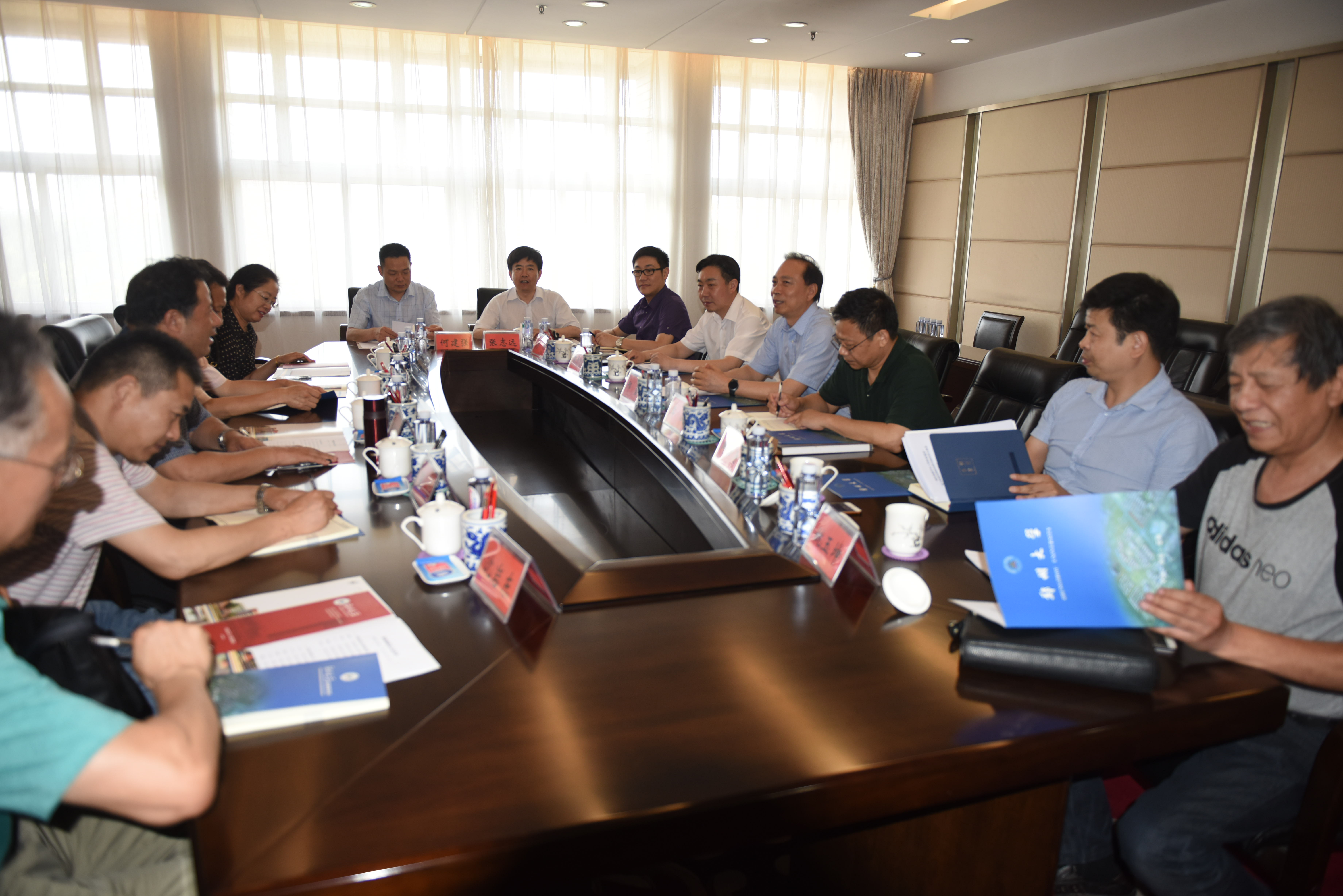 宁夏回族自治区教育工委副书记赵建峰一行来我校考察交流（图）