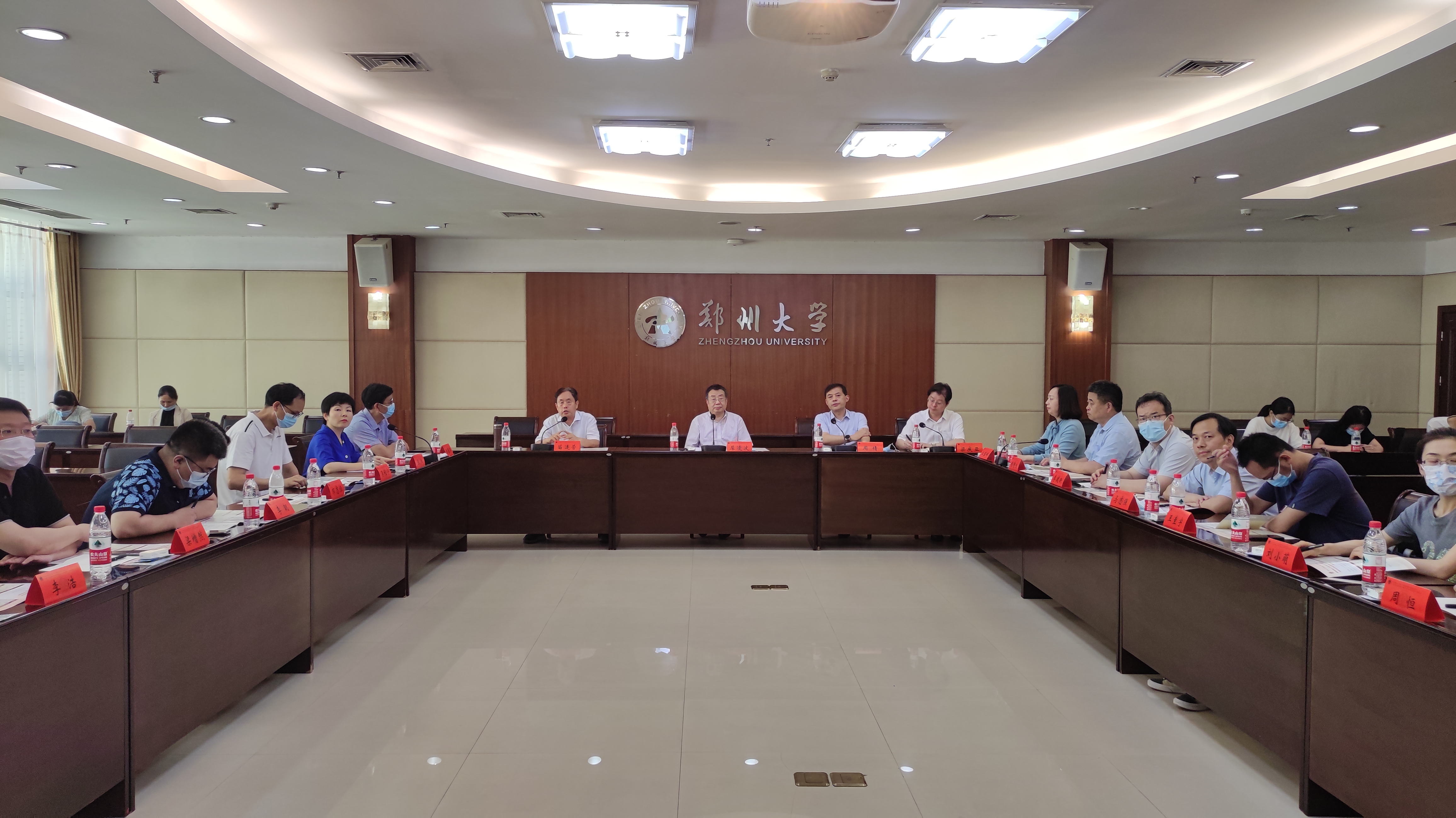 郑州大学法学院举行研究阐释党的十九届六中全会精神国家社科基金重大项目开题论证会