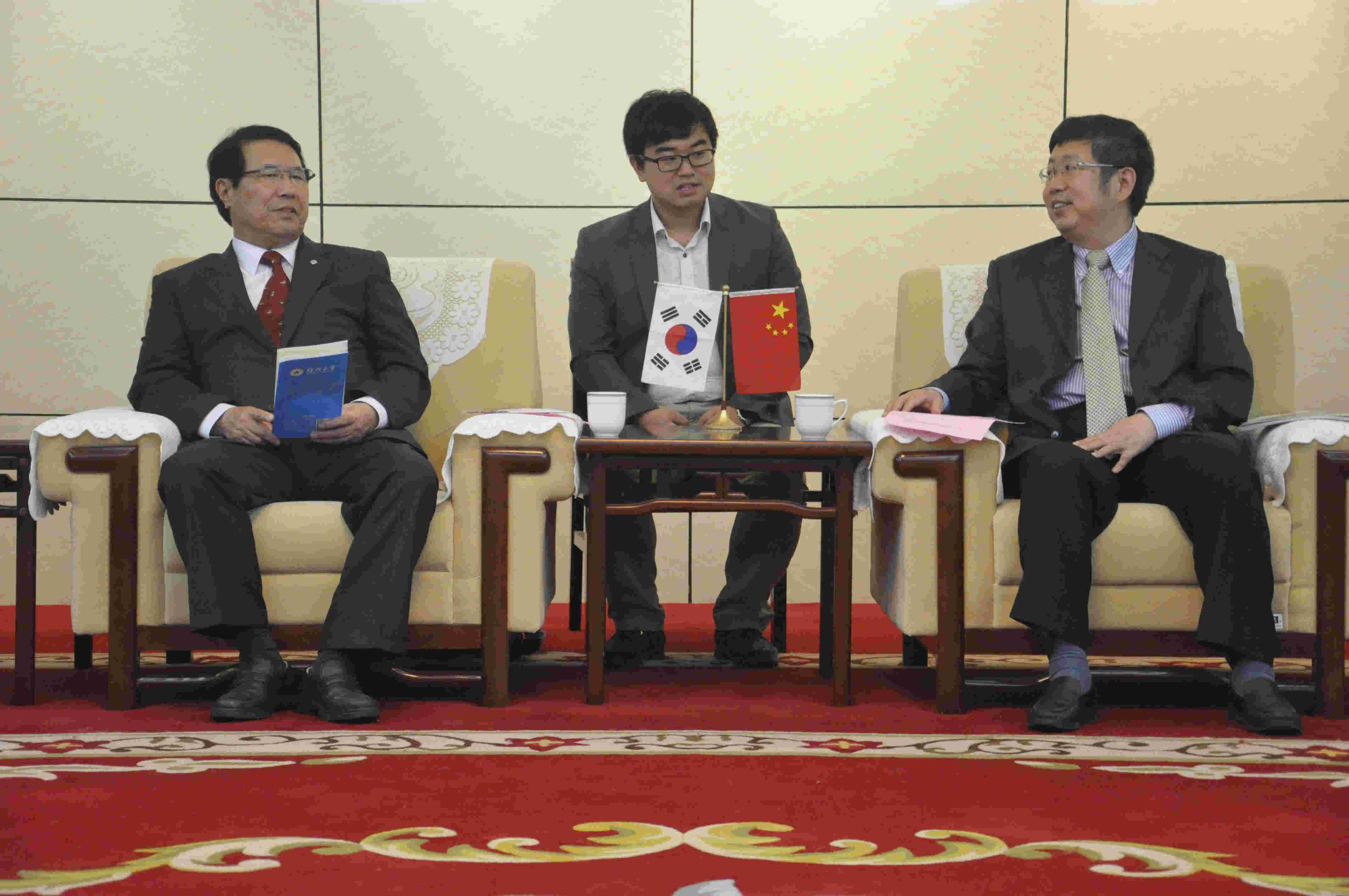 韩国东亚大学校长权五昌先生访问郑州大学