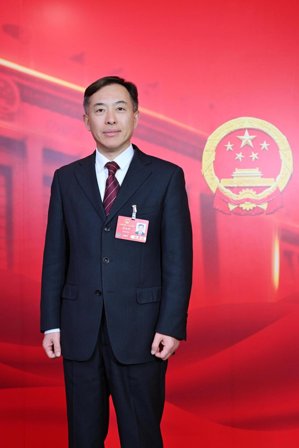 《科技日报》采访报道全国人大代表、郑州大学党委书记李成伟