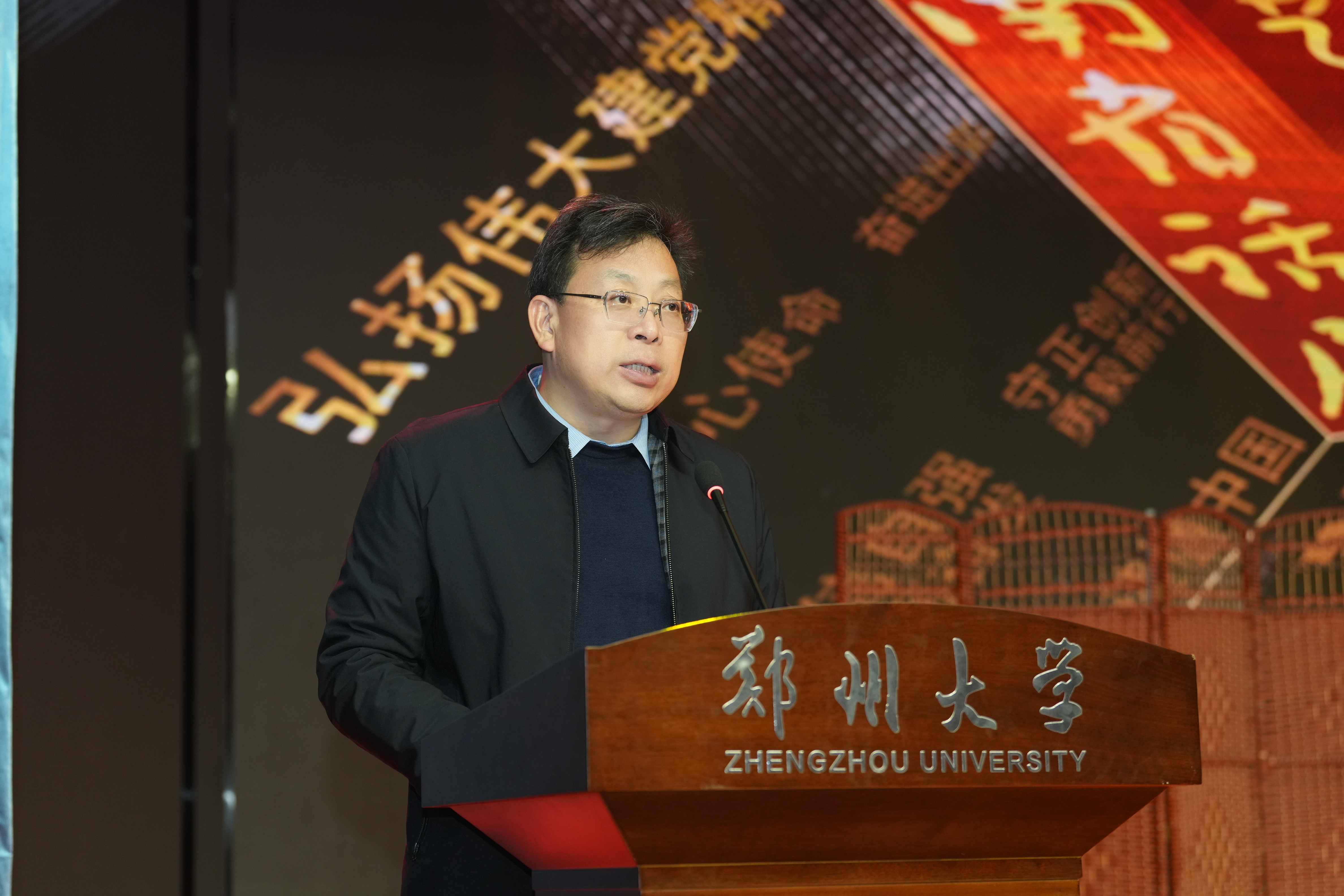 2025年“高雅艺术进校园”走进郑州大学