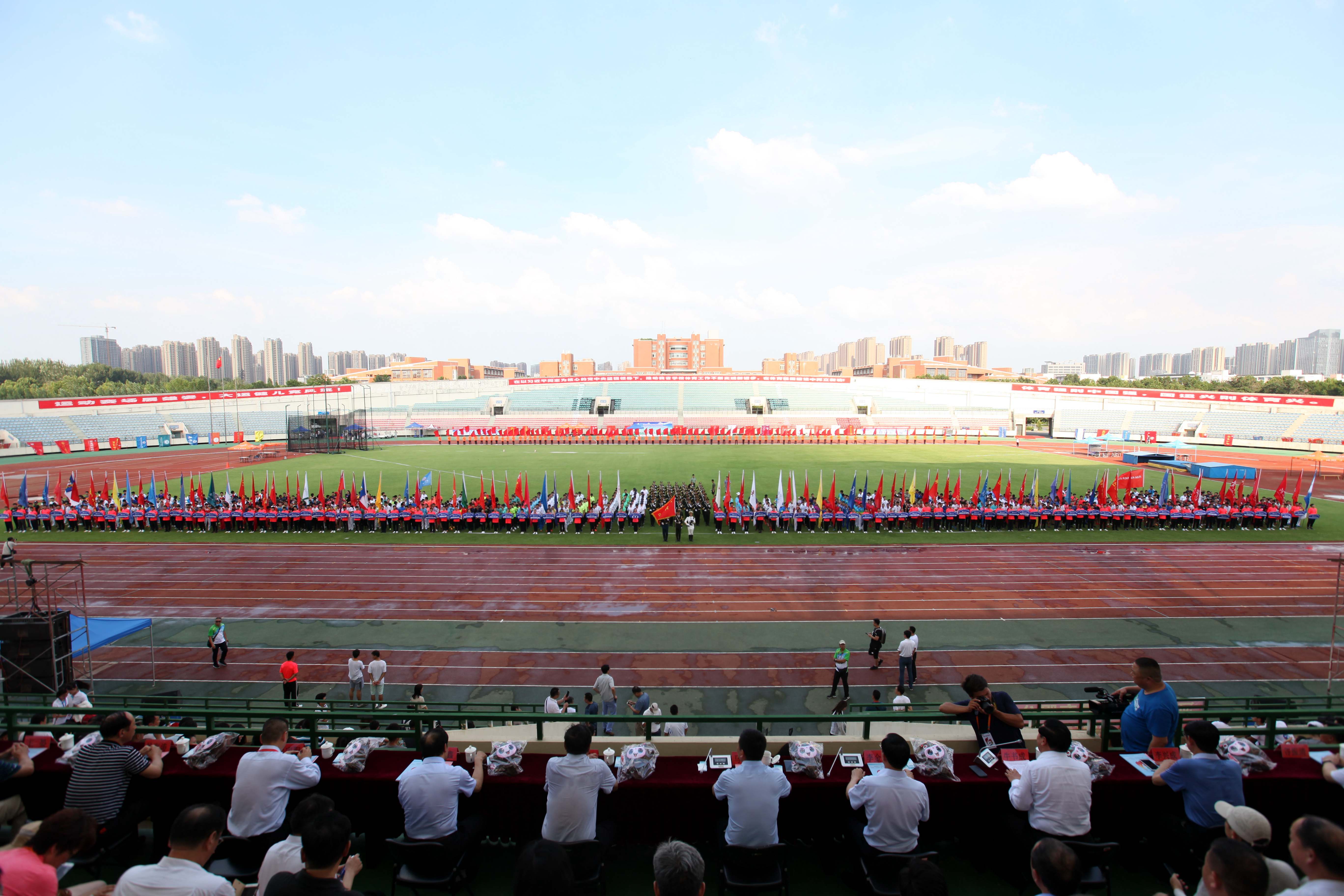 河南省第十三届运动会学生组田径比赛暨河南省“王屋山杯”第二十届大学生田径运动会在郑州大学隆重开幕（图）