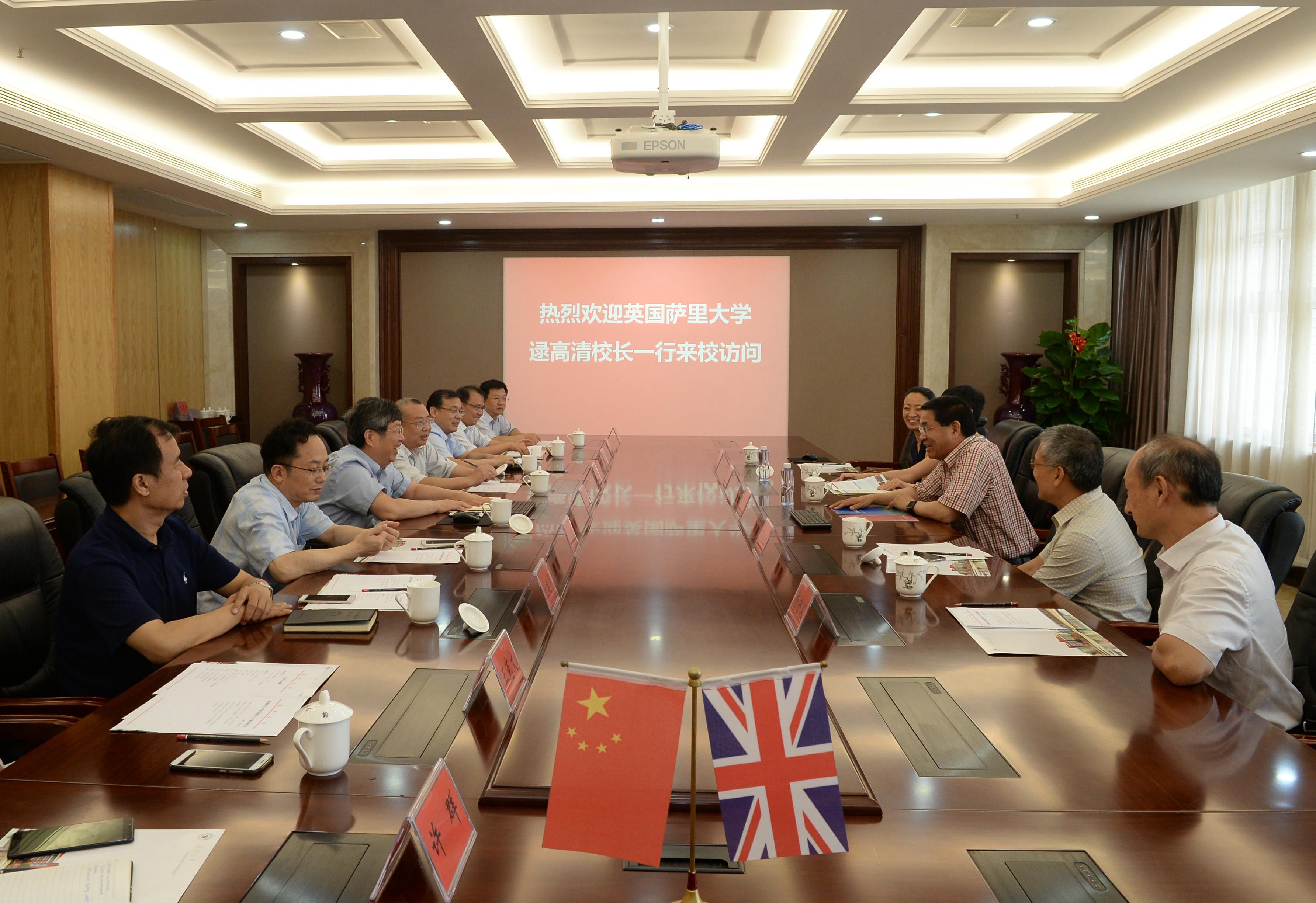 校长刘炯天院士会见英国萨里大学校长一行（图）