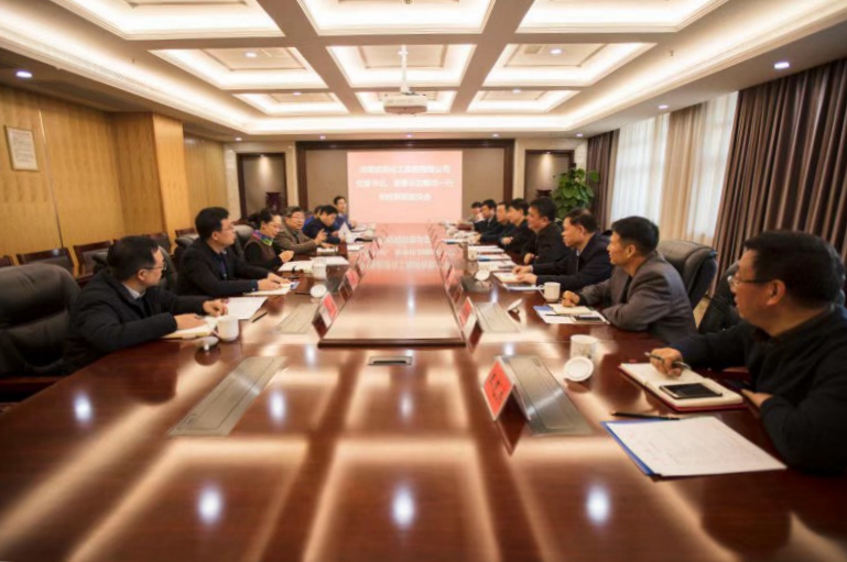 河南能源化工集团董事长刘银志来校访问（图）