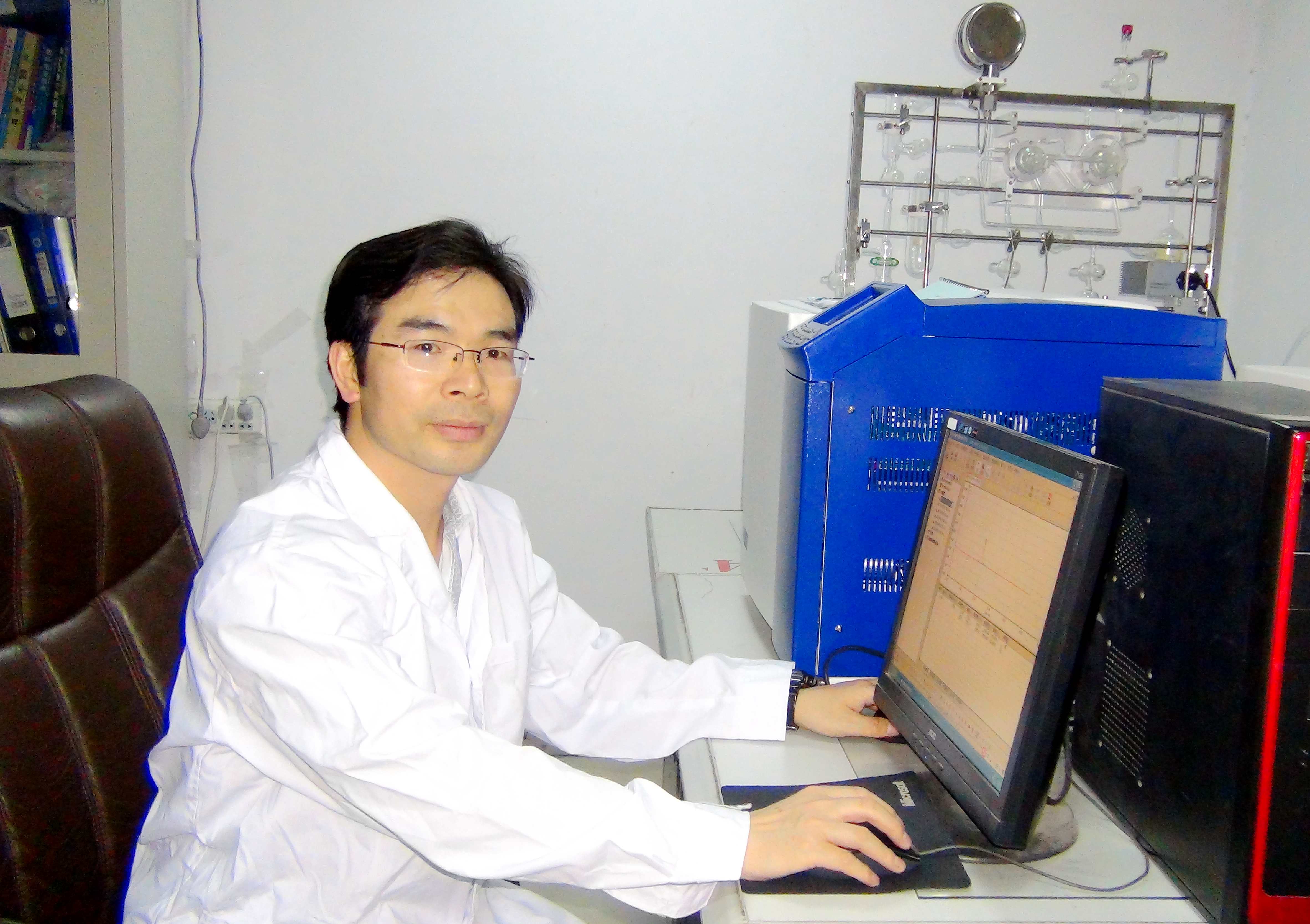 郑大故事：潜心科研教书育人，做学生的良师益友——记全省高校优秀共产党员、材料科学与工程学院陈德良教授（图）