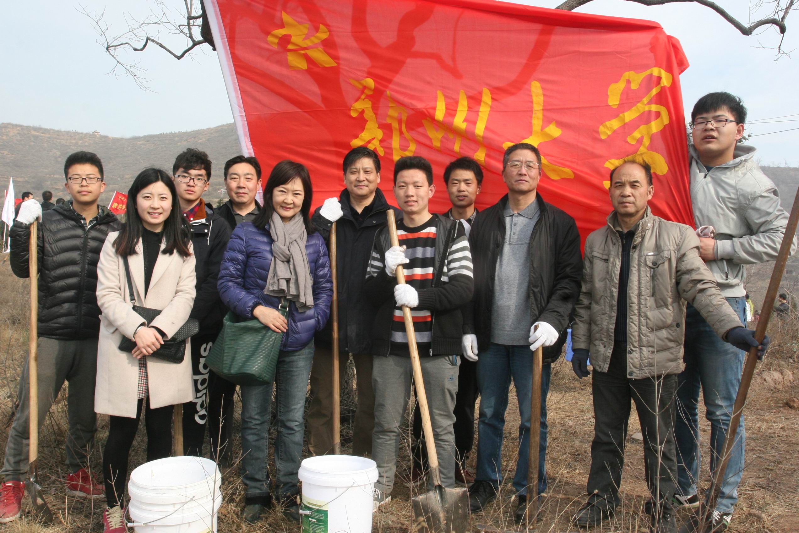 郑州大学参加省直文明单位植树活动