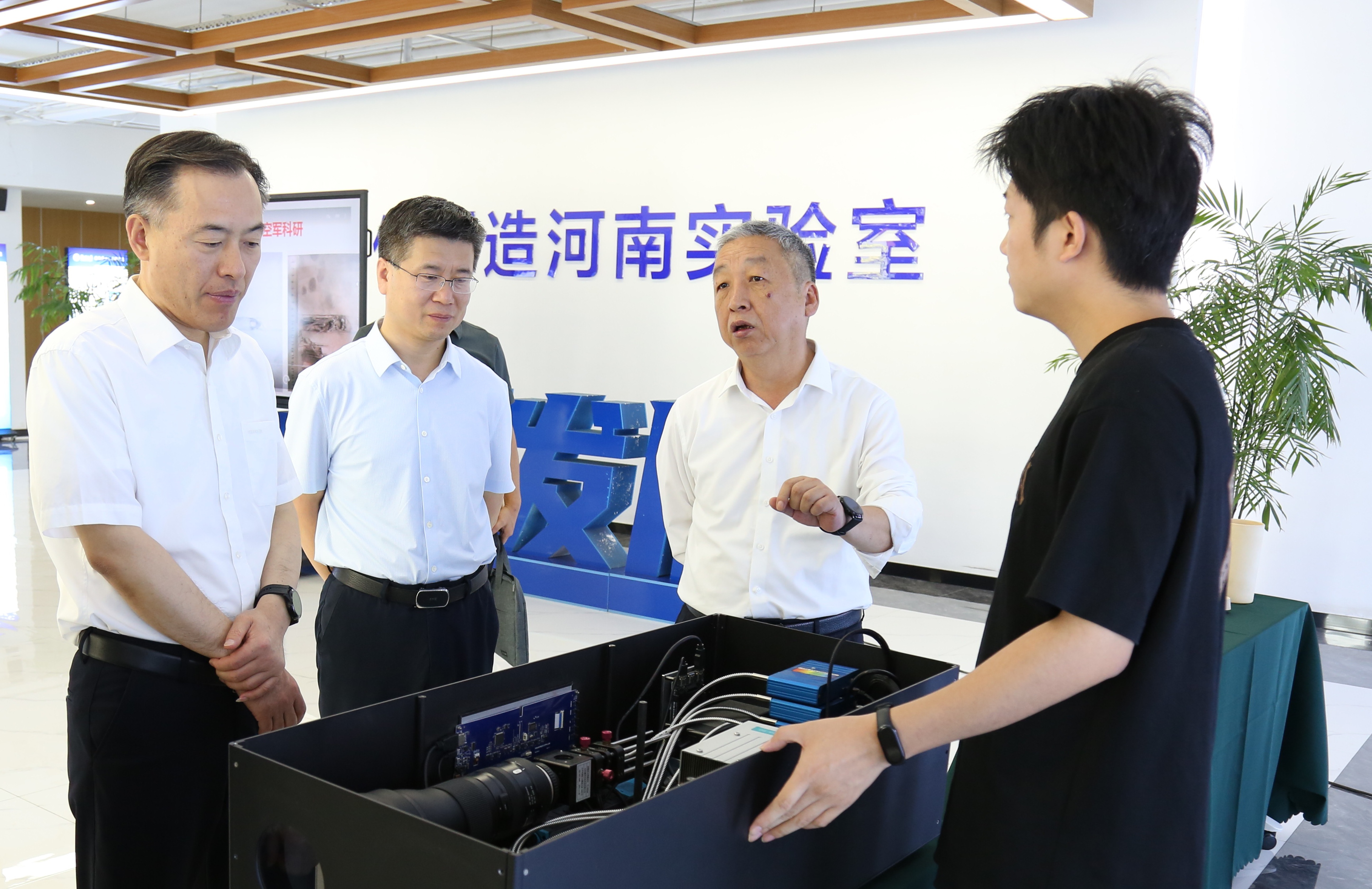 李成伟带队赴洛阳市调研交流