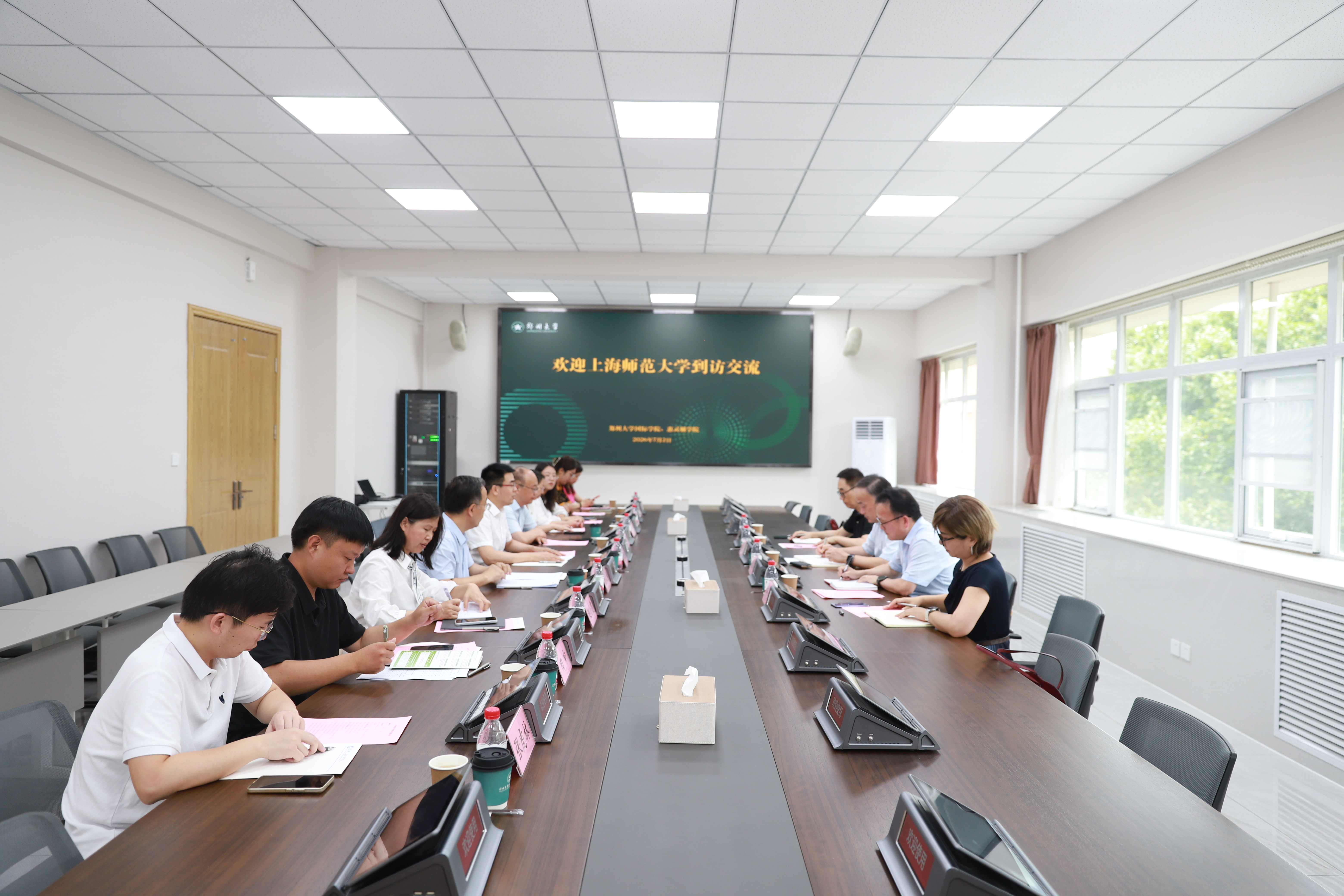 上海师范大学副校长蒋明军一行来校调研交流