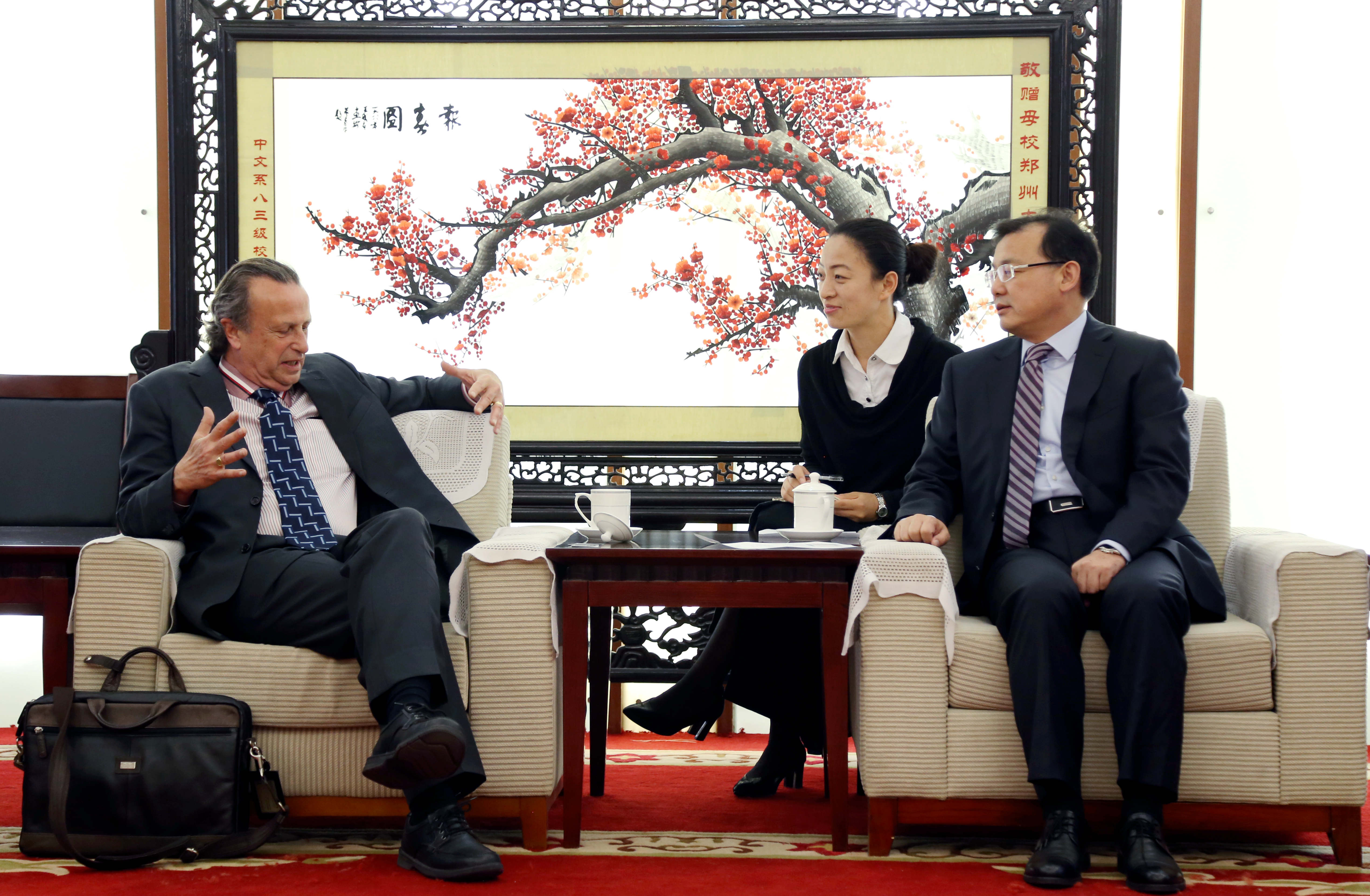 新西兰怀卡托大学副校长Ed Weymes访问我校（图）