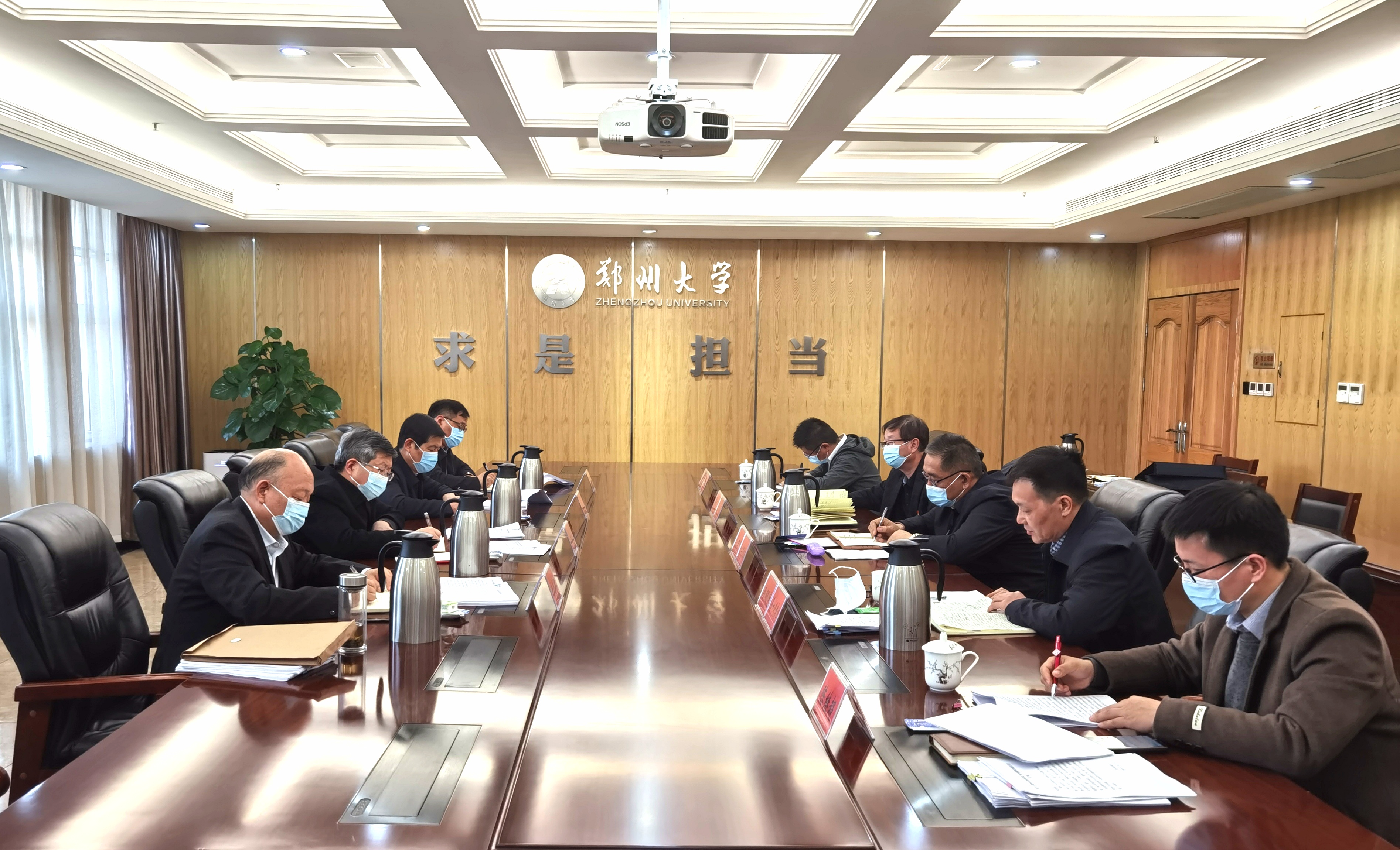 校党委巡察工作领导小组召开巡察工作专题汇报会