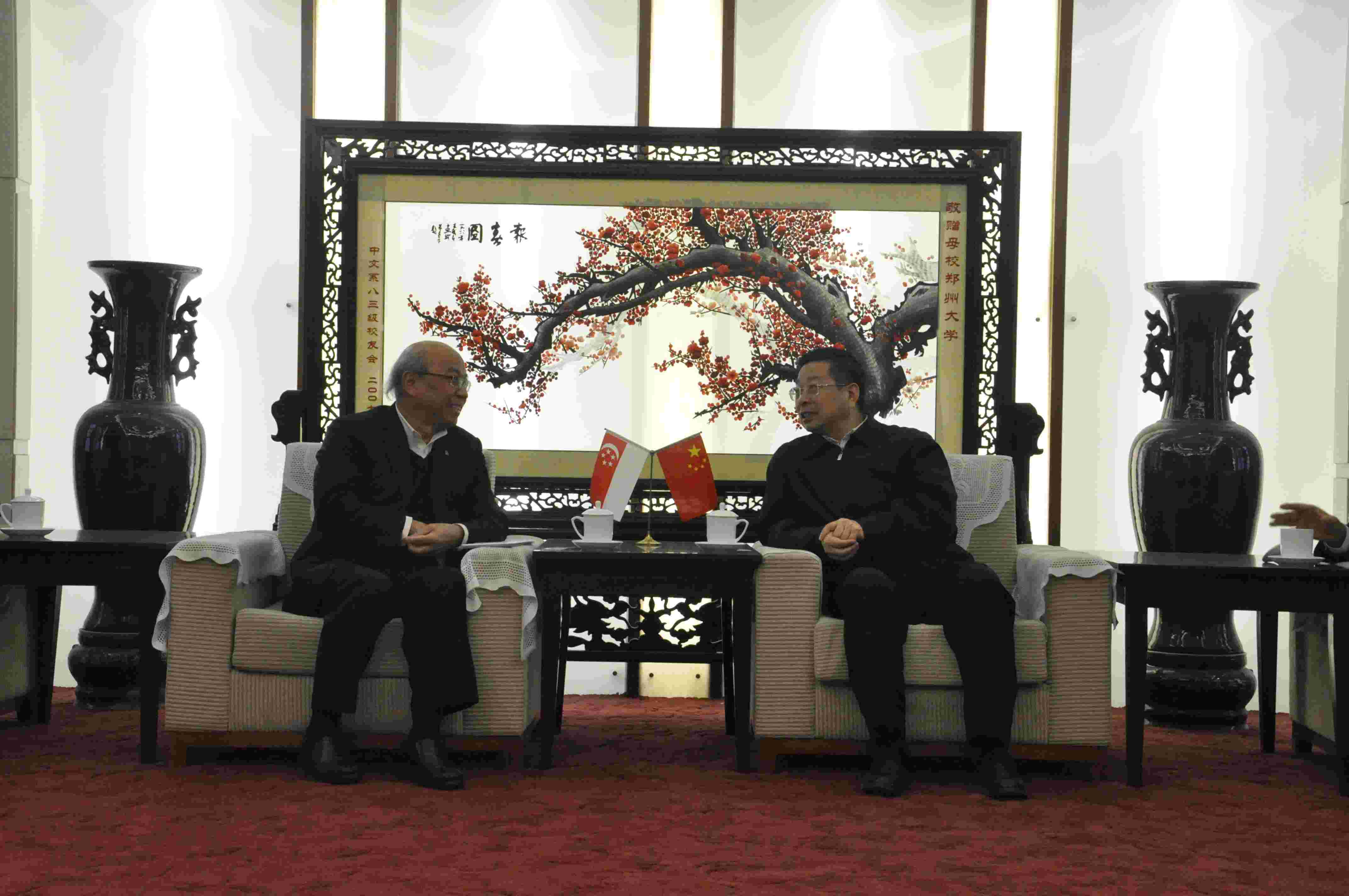 新加坡南洋理工大学副校长余明华教授访问我校