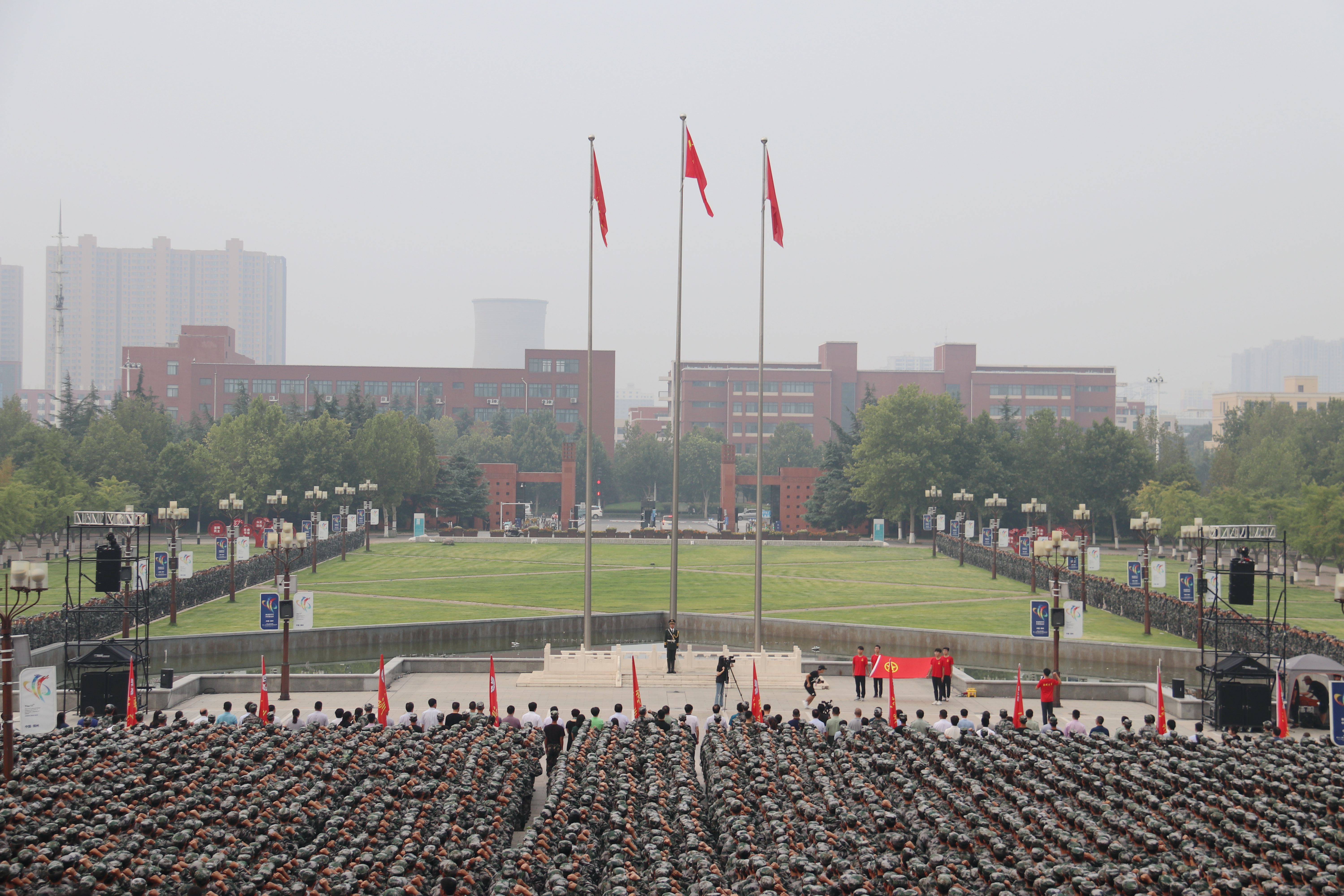 郑州大学举行万人升旗仪式暨“我与祖国共奋进——国旗下的演讲”主题团日活动（图）