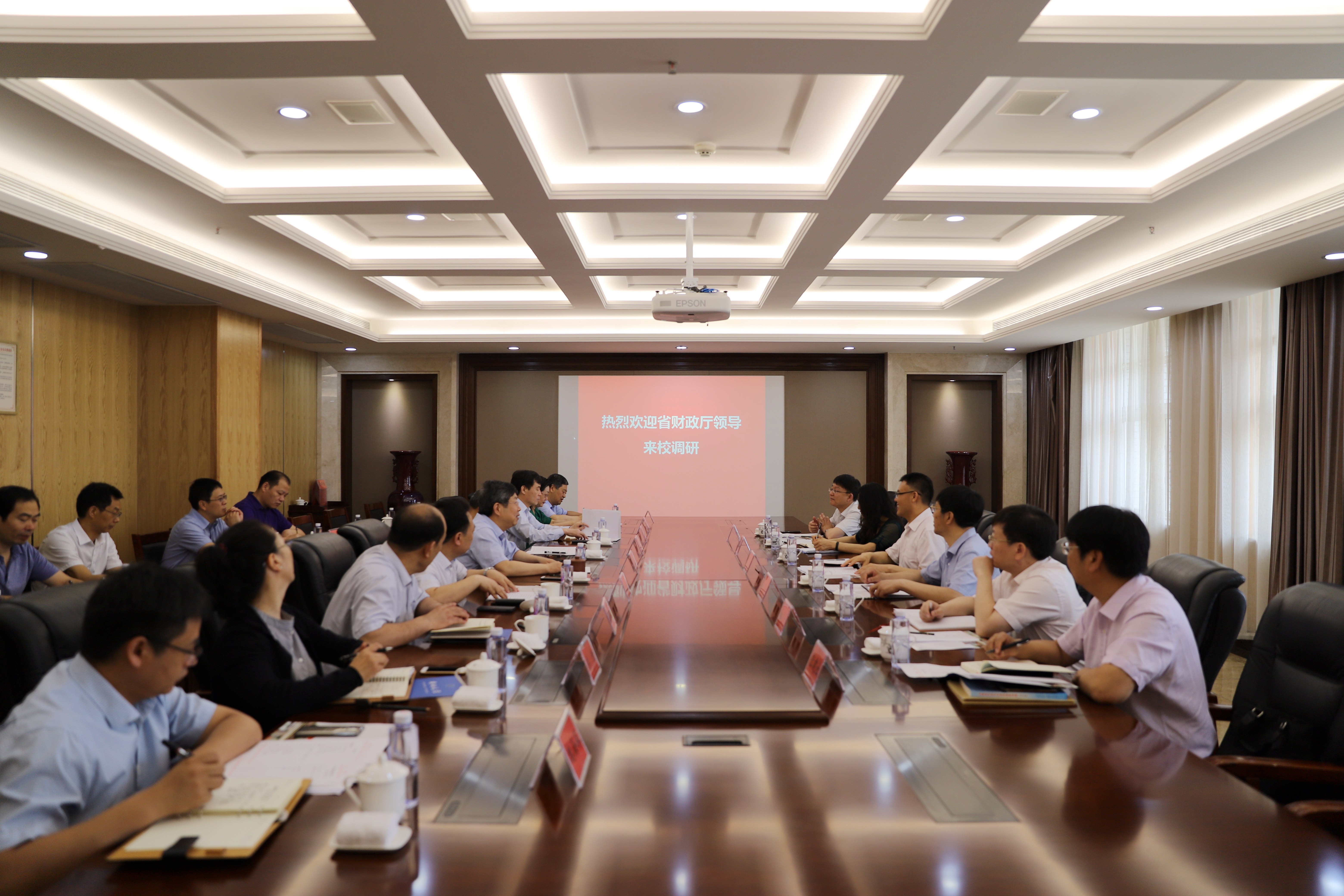 河南省财政厅厅长王东伟一行来校调研（图）