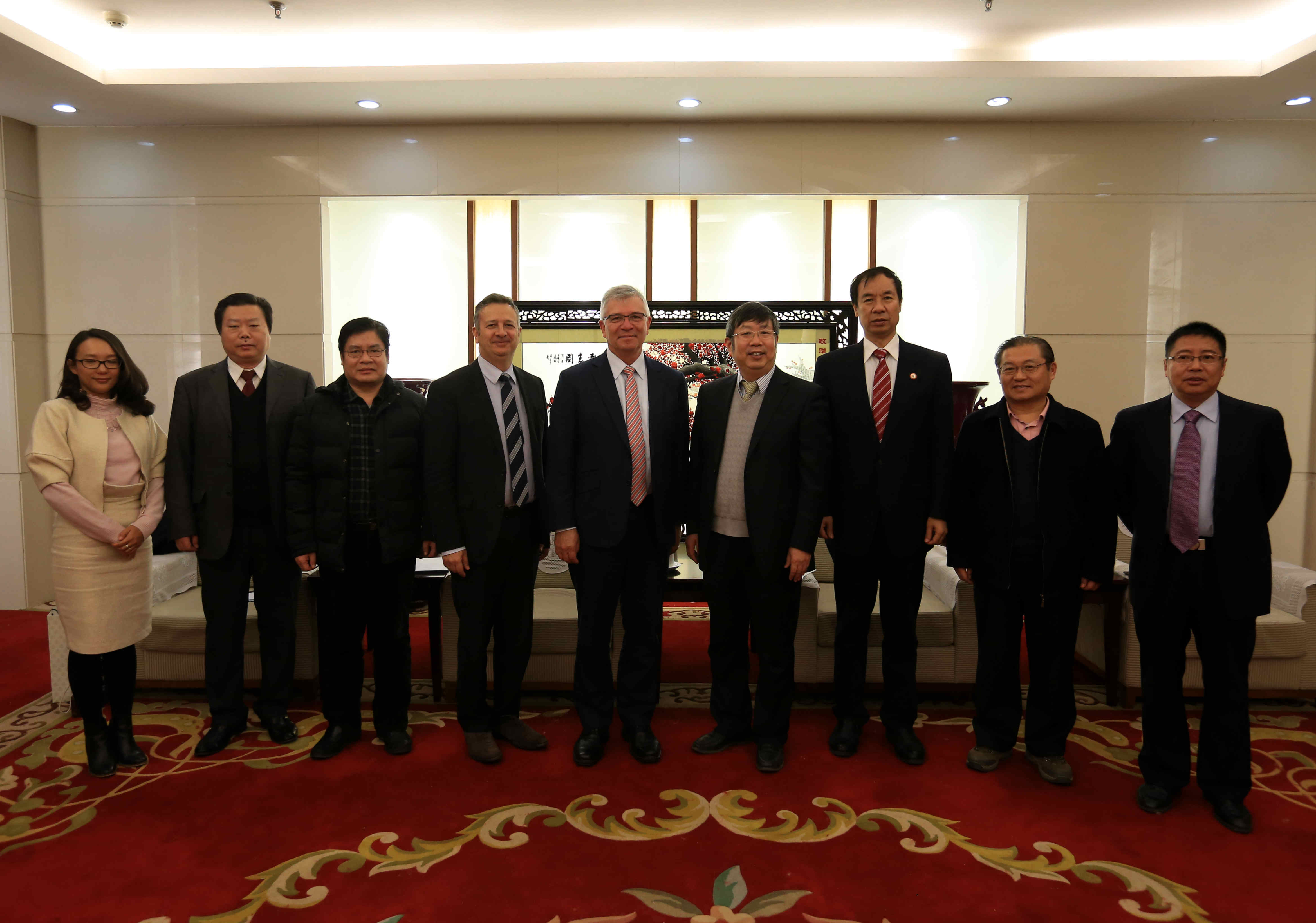 澳大利亚伍伦贡大学副校长Joe•Chicharo一行访问我校