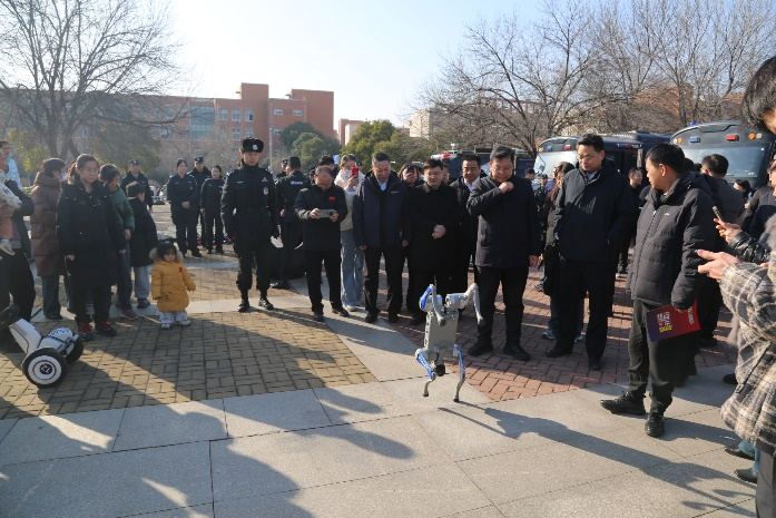 郑州大学联合郑州市公安局举办警营开放日活动