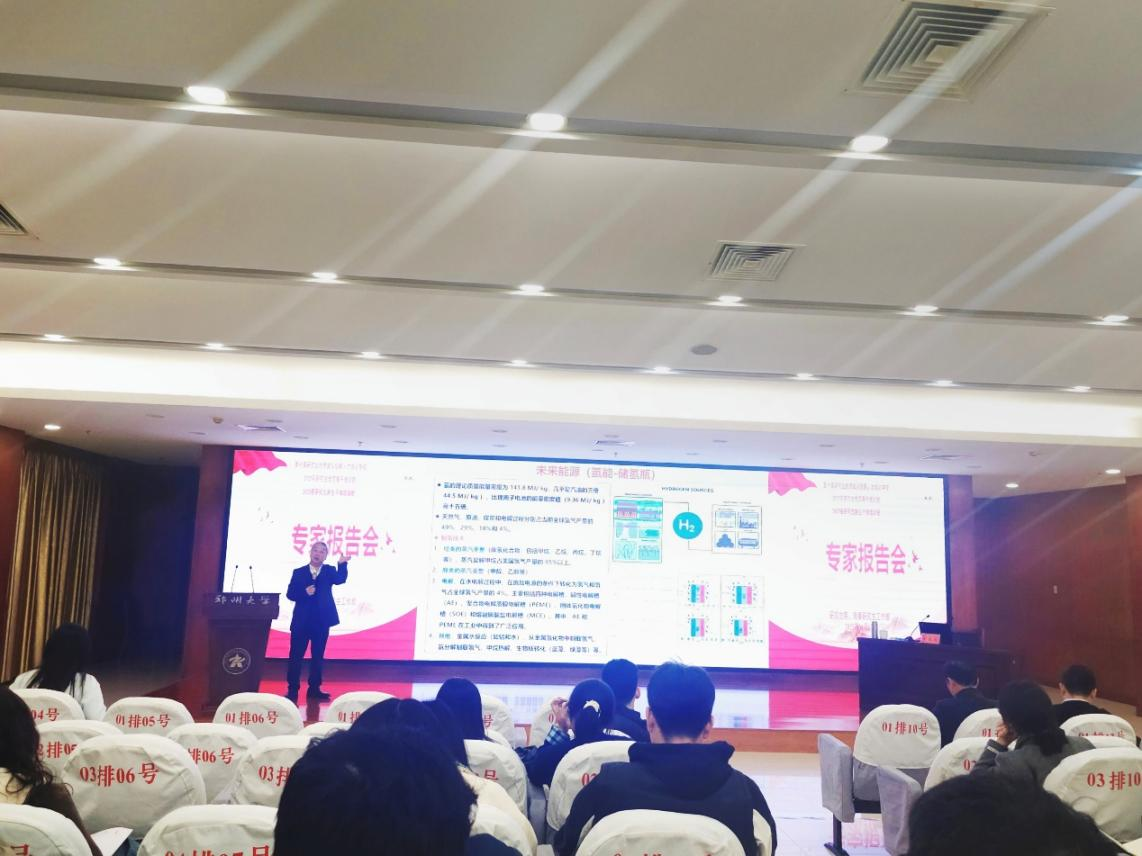 刘春太为郑州大学2025年研究生骨干培训班作专题辅导报告