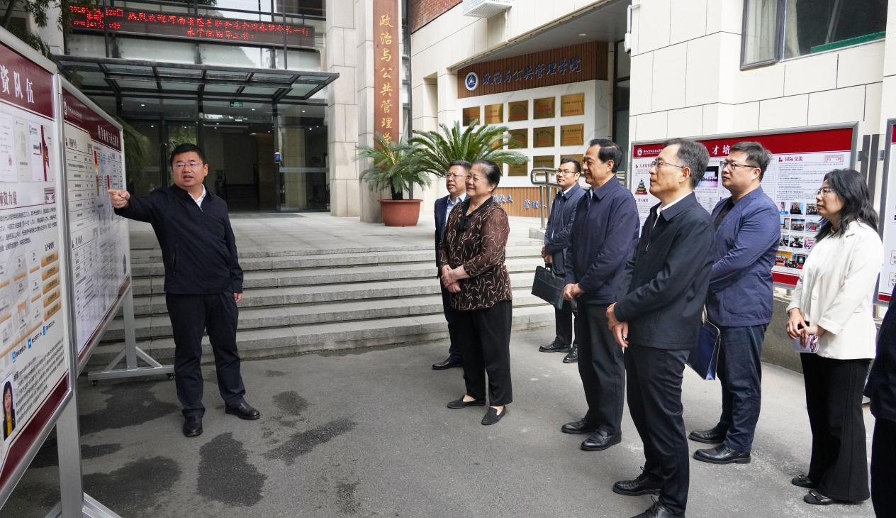 河南省慈善联合总会会长周春艳一行来校调研交流