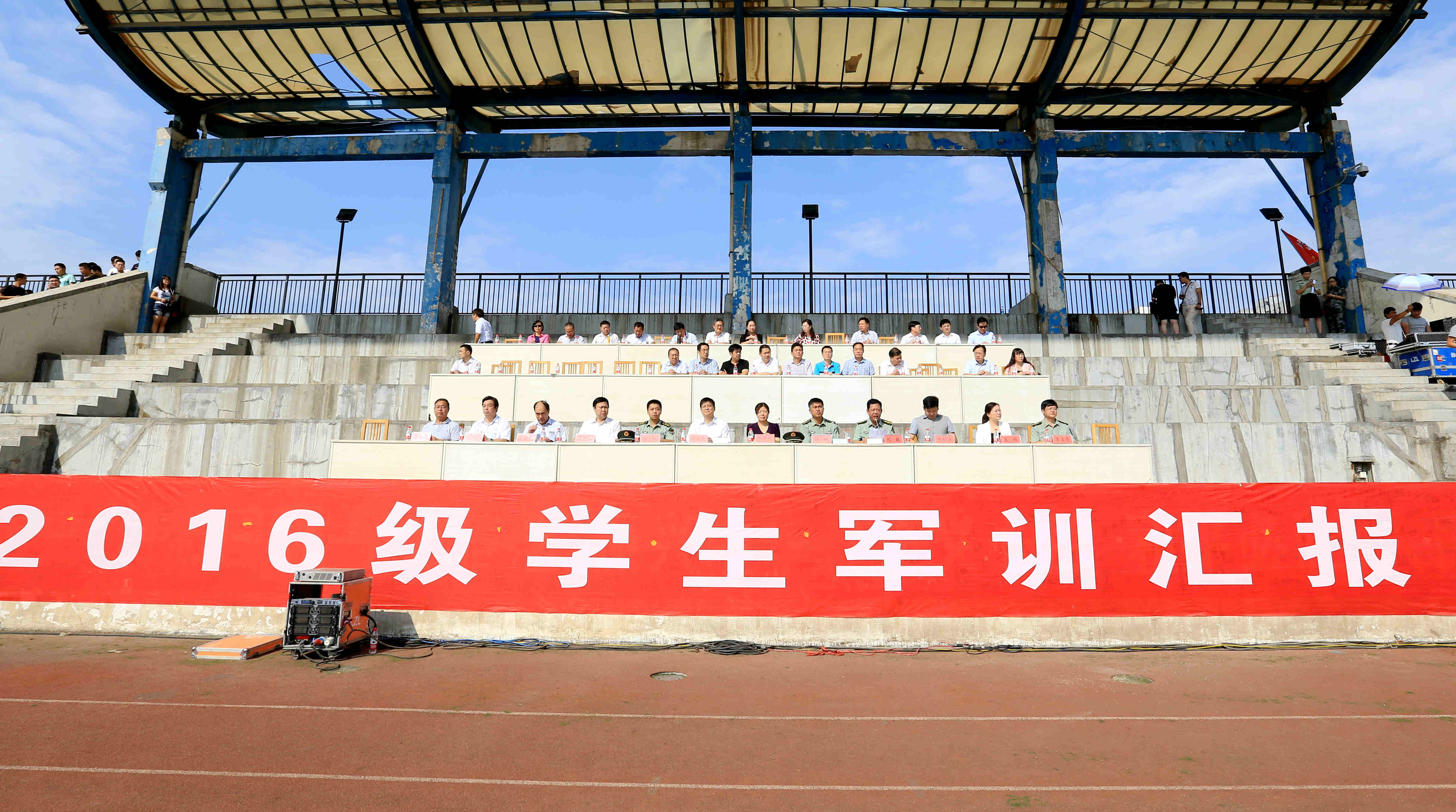 郑州大学举行2016级新生军训汇报表演大会（图）