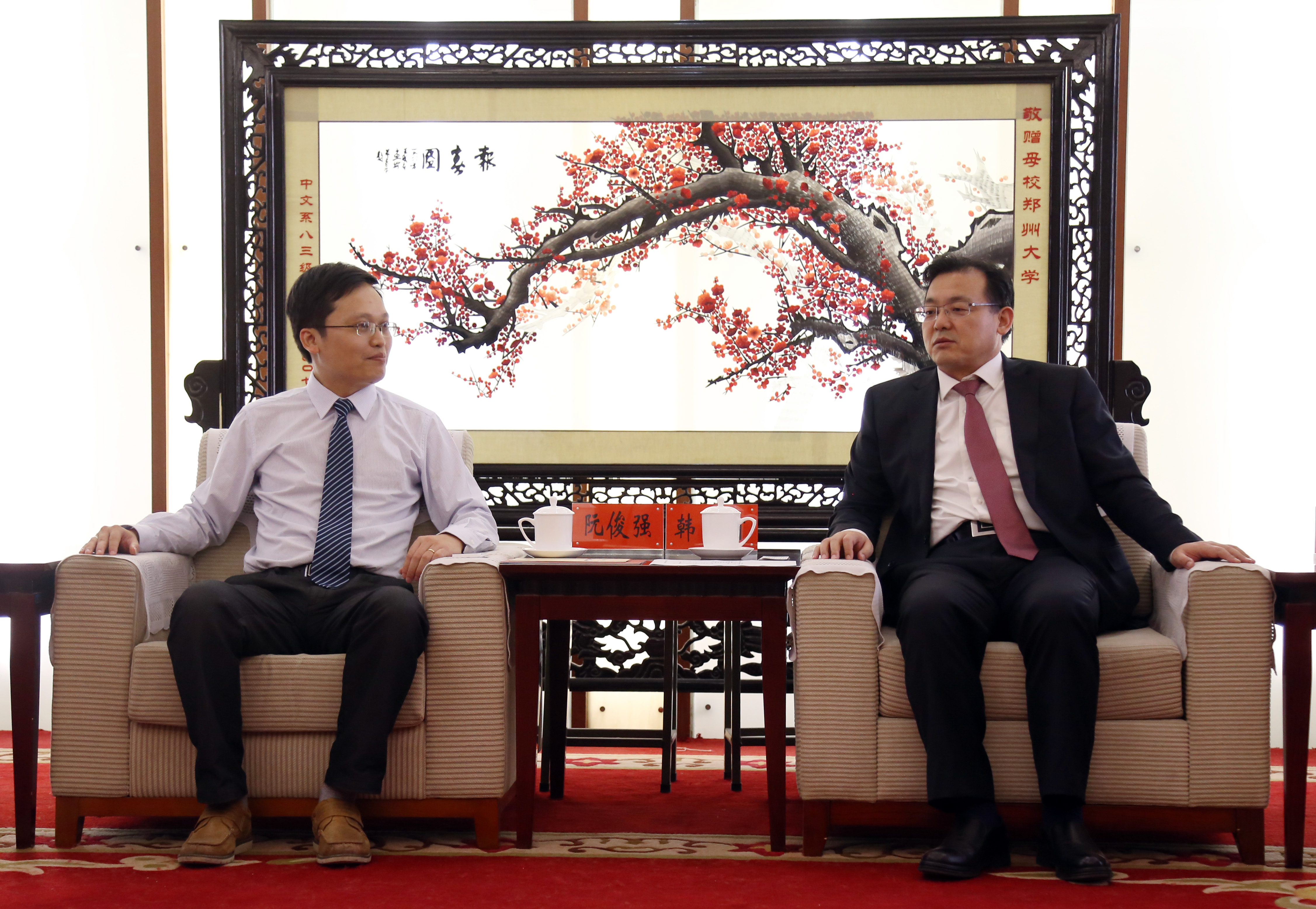 越南社会科学翰林院汉喃研究院访问我校（图）