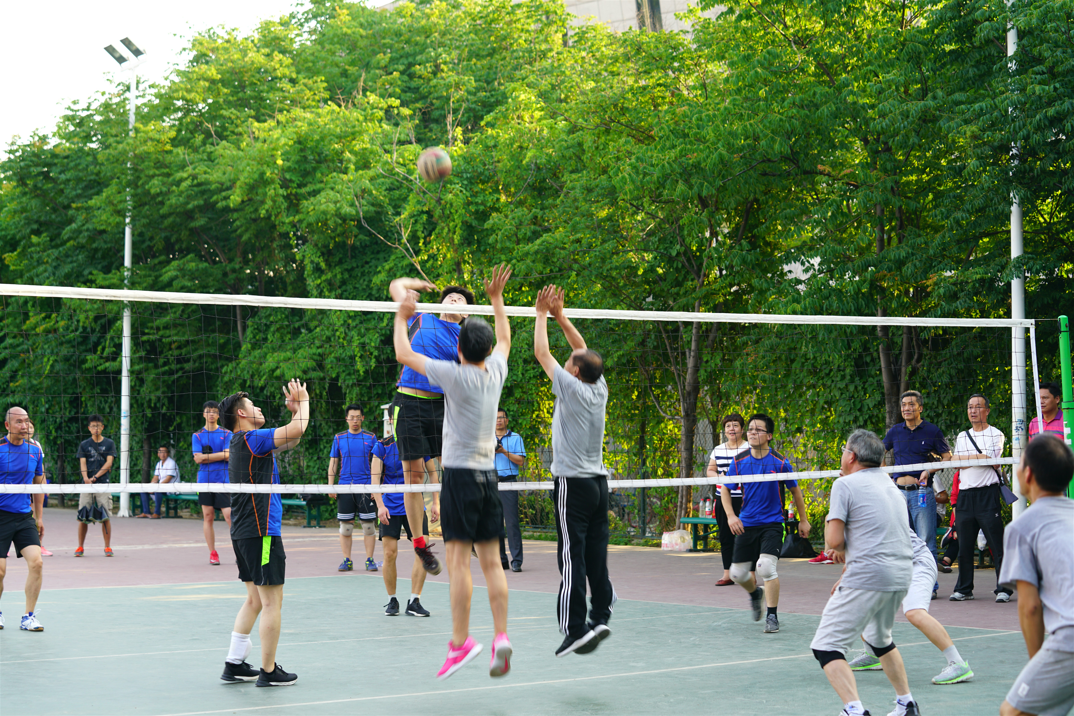 郑州大学举行2017年教职工排球赛（图）
