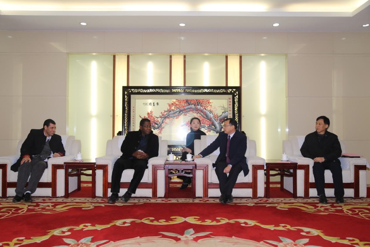 联合国教科文组织代表团来校访问（图）