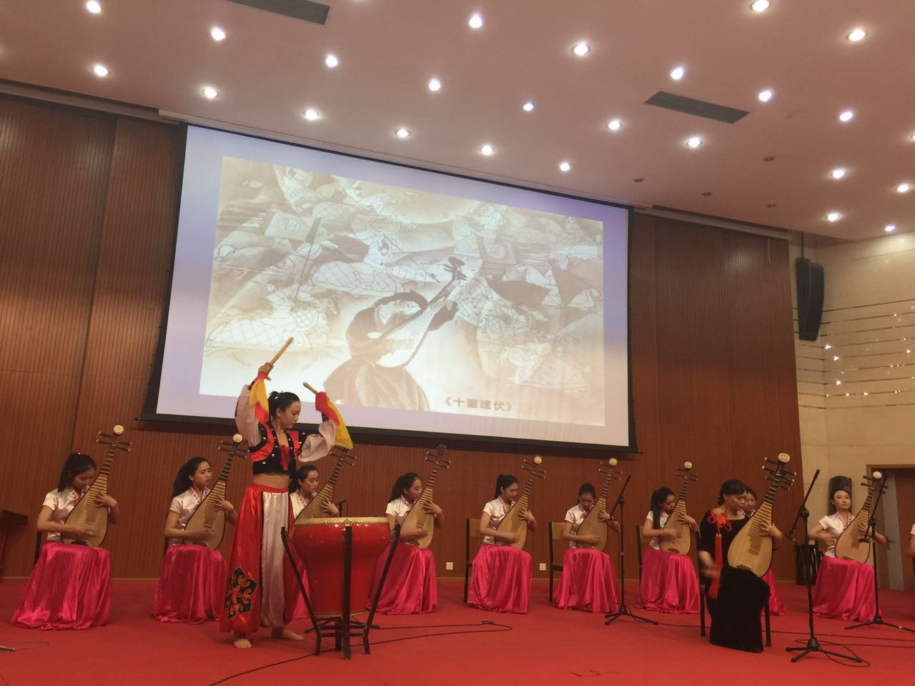 郑州大学举办“国之精粹—琵琶行”音乐讲演活动