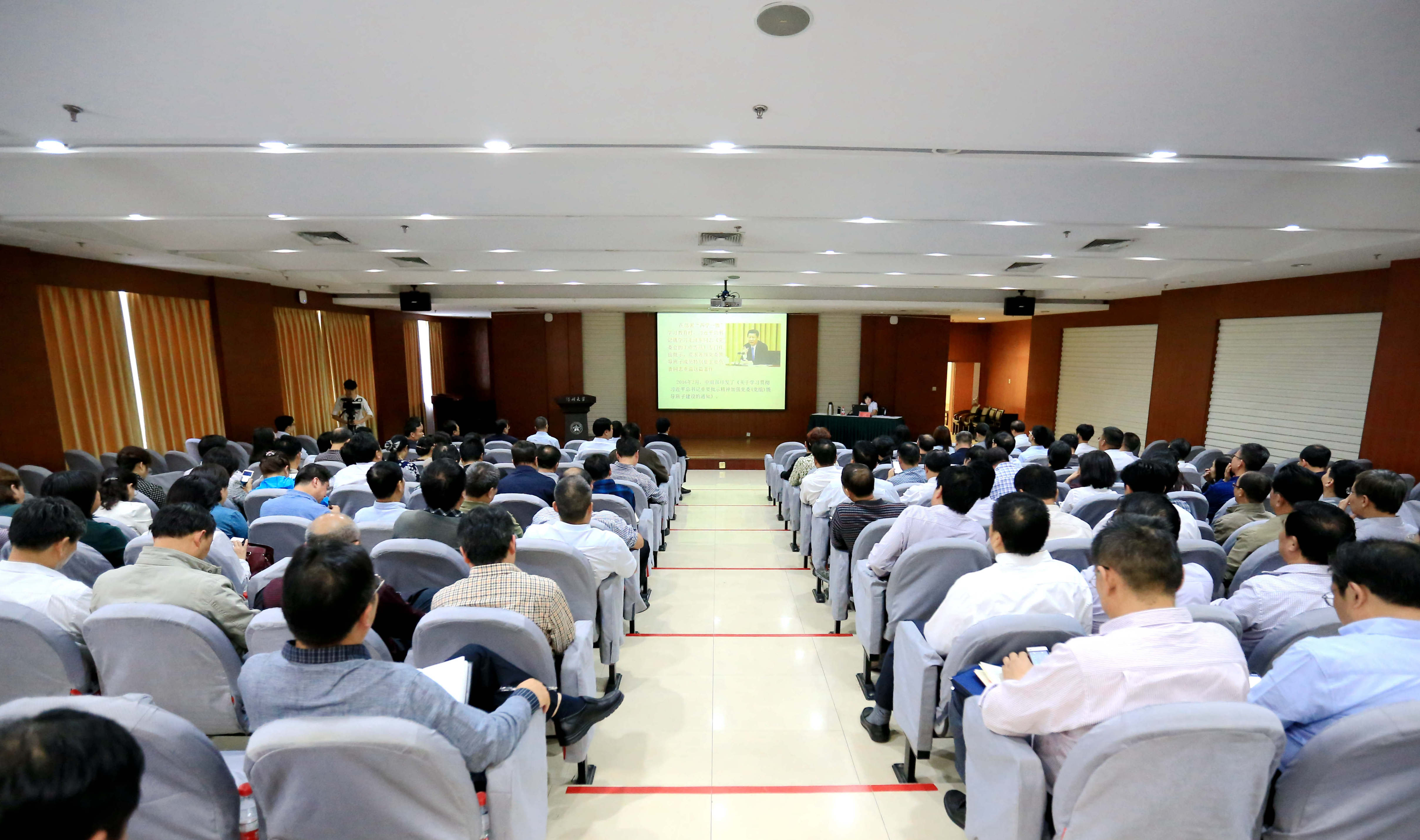 郑州大学举行党委中心组（扩大）学习报告会(图)