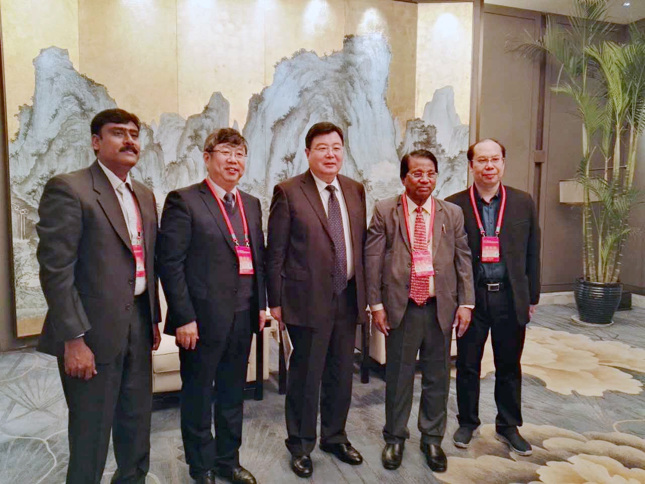 河南省副省长舒庆会见郑州大学中印友好合作高校校长（图）