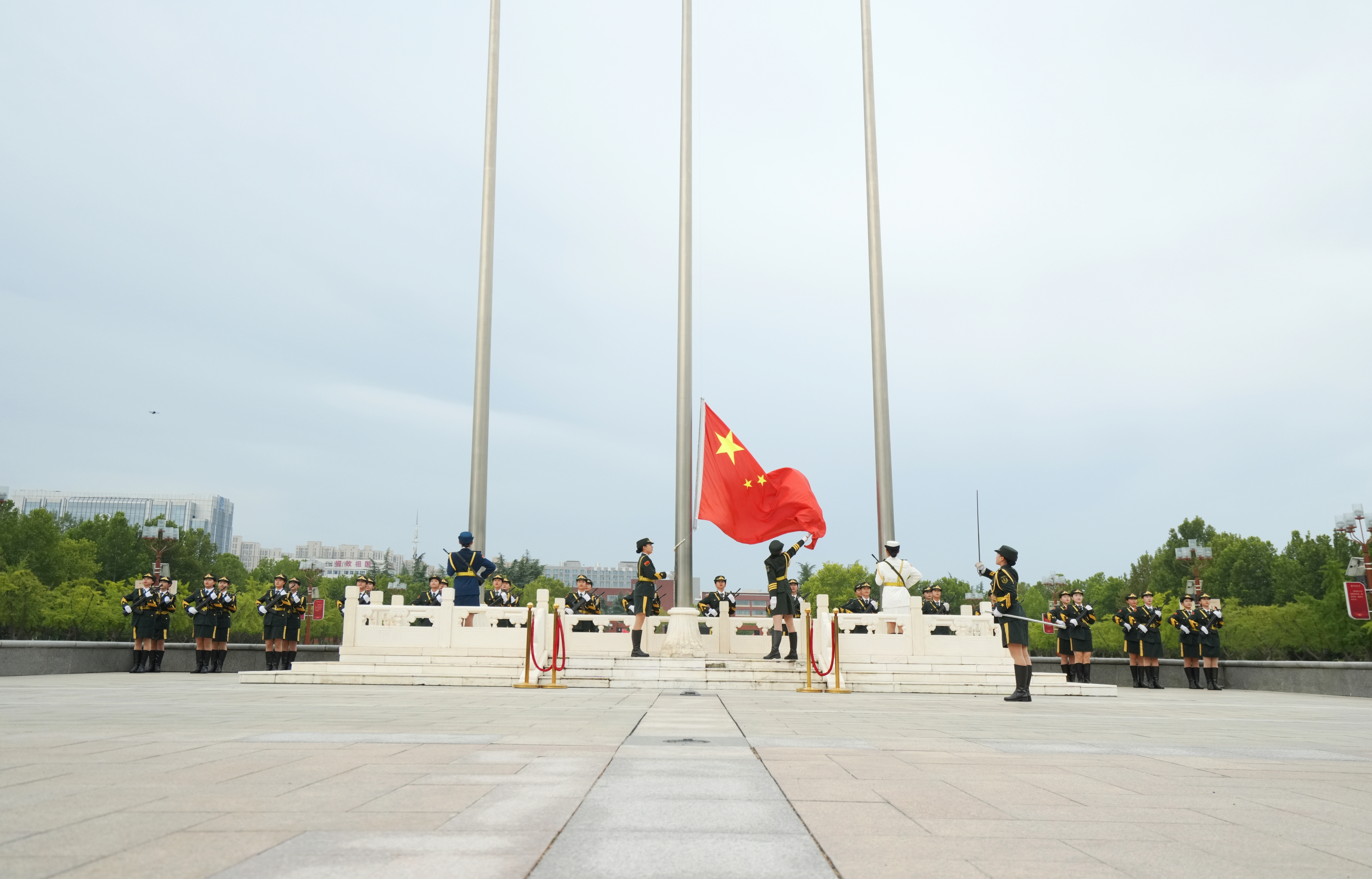 郑州大学举行新学期升国旗仪式