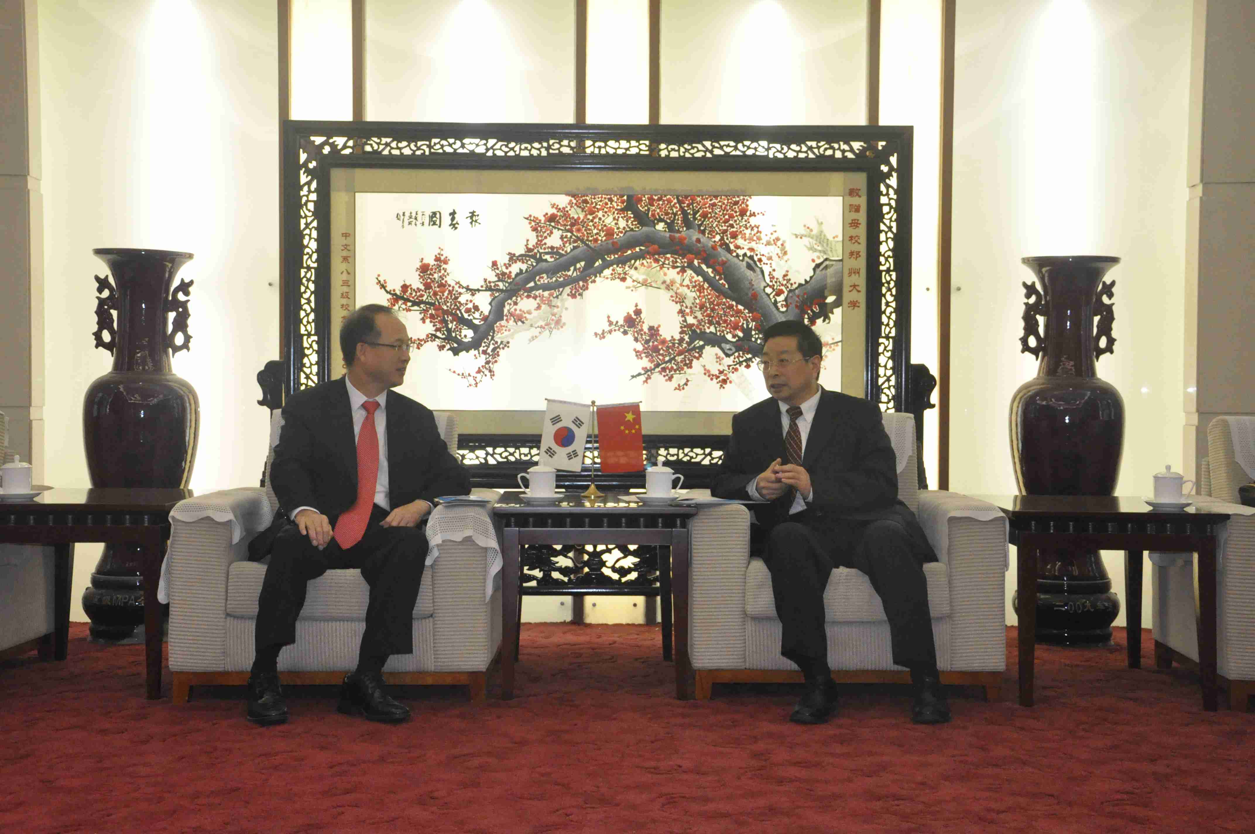 韩国驻华大使馆知识产权参赞徐东旭先生访问郑州大学