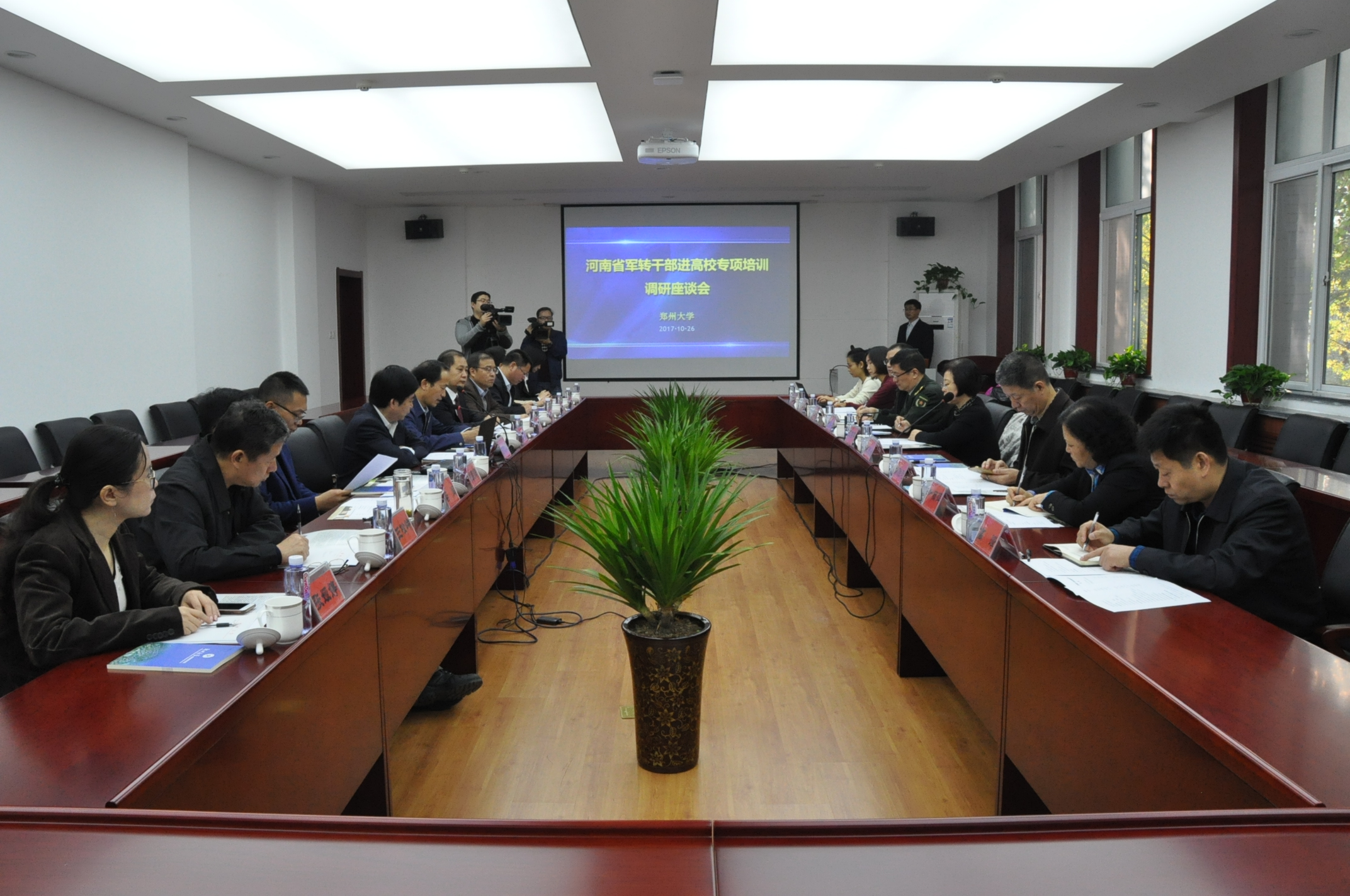 国务院军转办来校调研军转干部进高校专项培训工作（图）