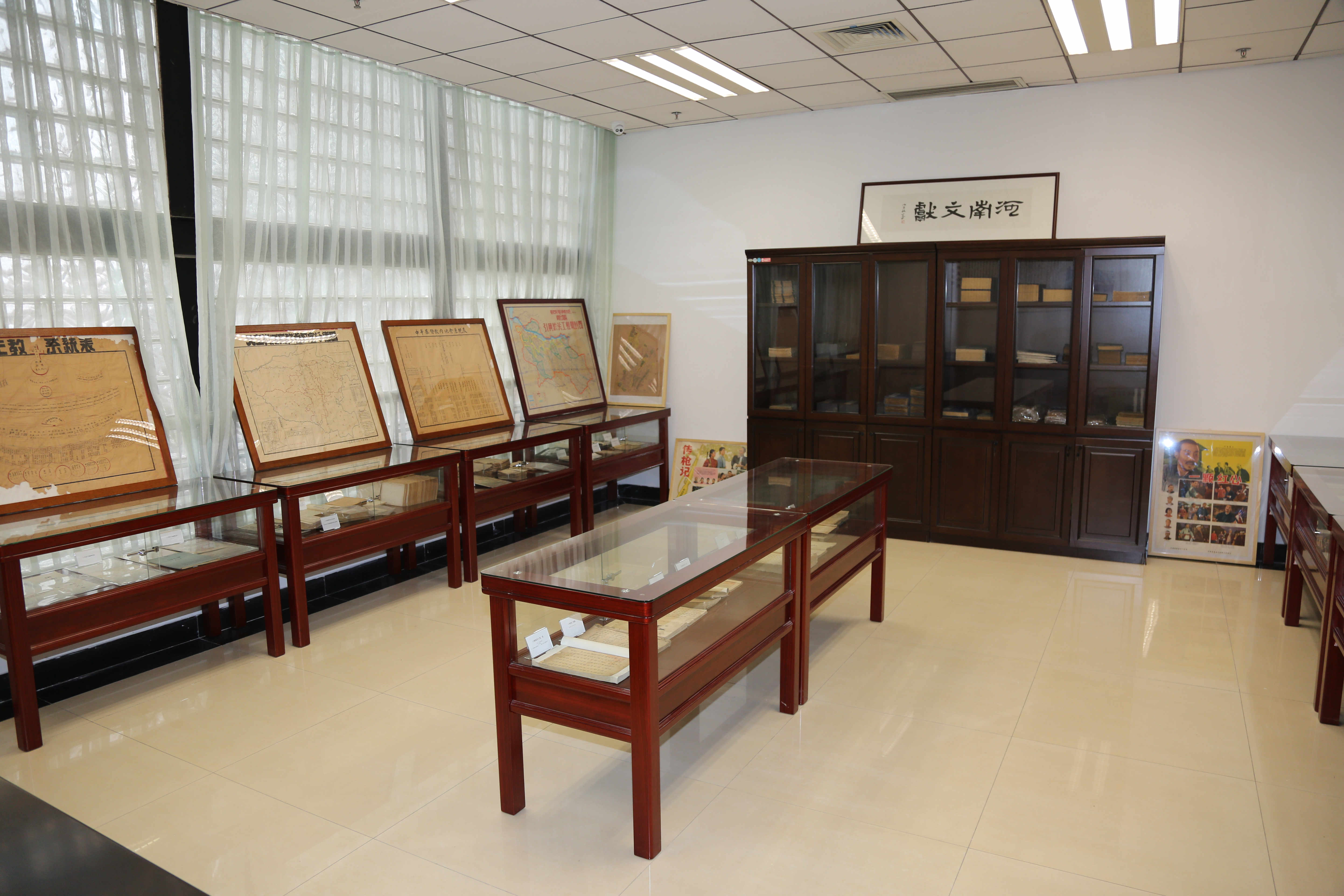 郑州大学图书馆举办河南文献特藏展