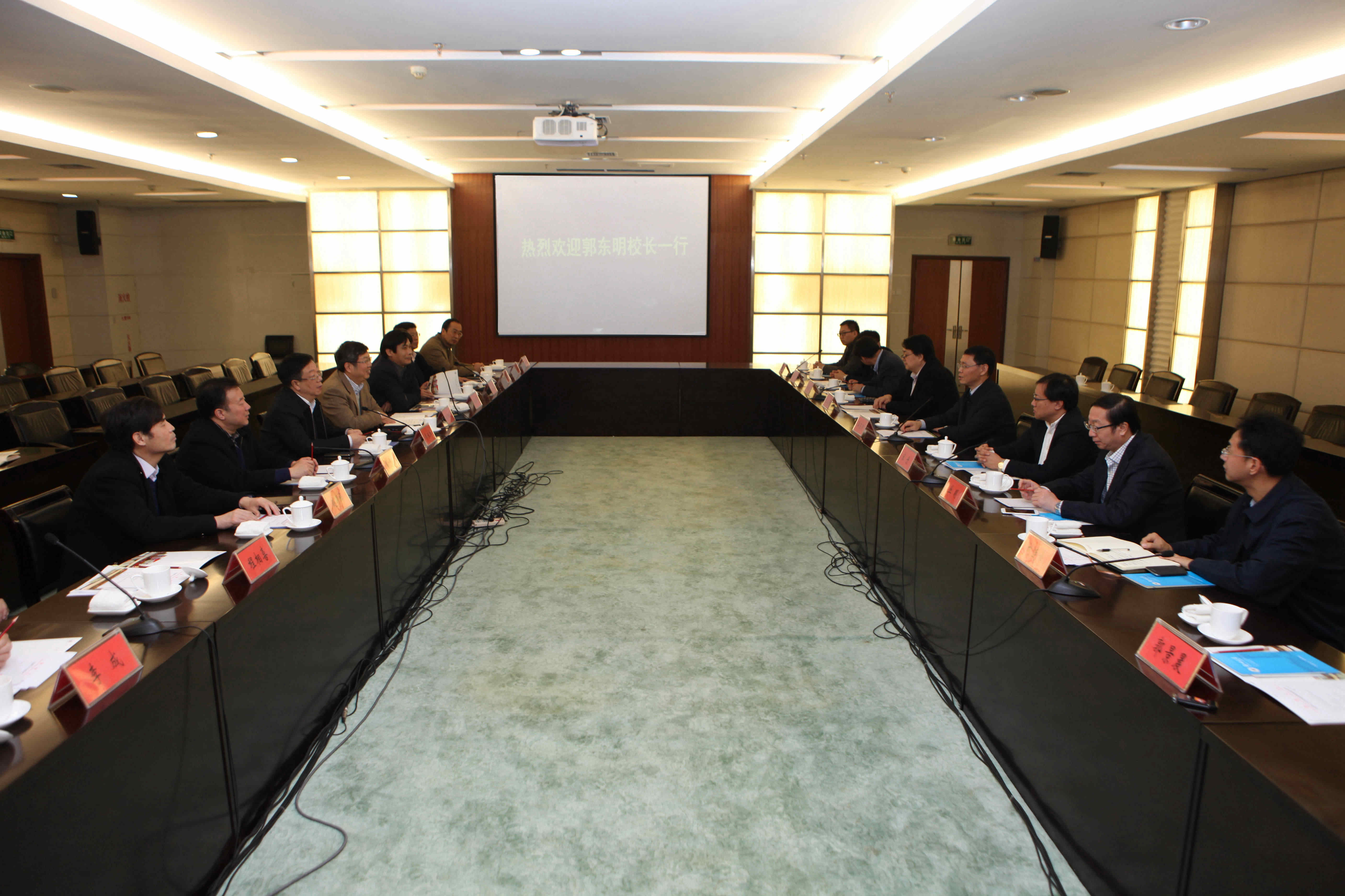 大连理工大学校长郭东明一行来我校访问交流