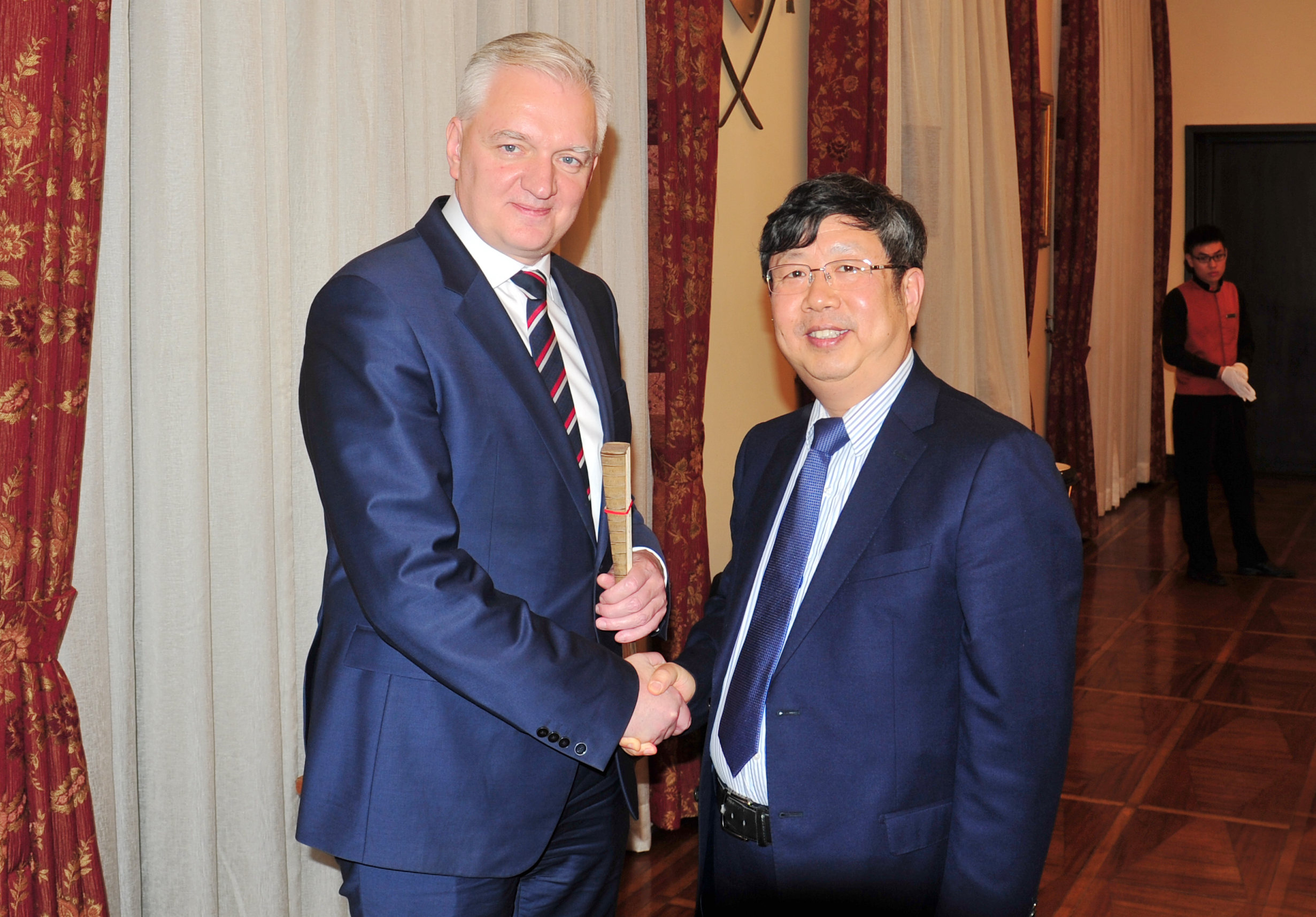 校长刘炯天院士参加波兰副总理招待会（图）