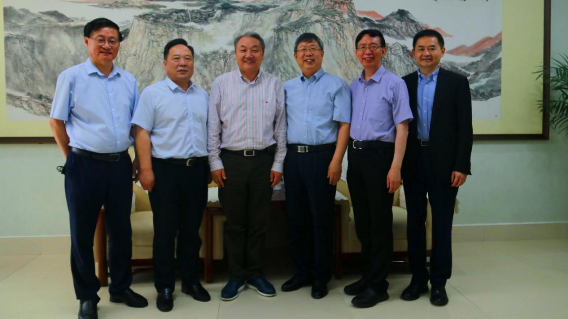 首都医科大学副校长、中国科学院院士王松灵来校访问