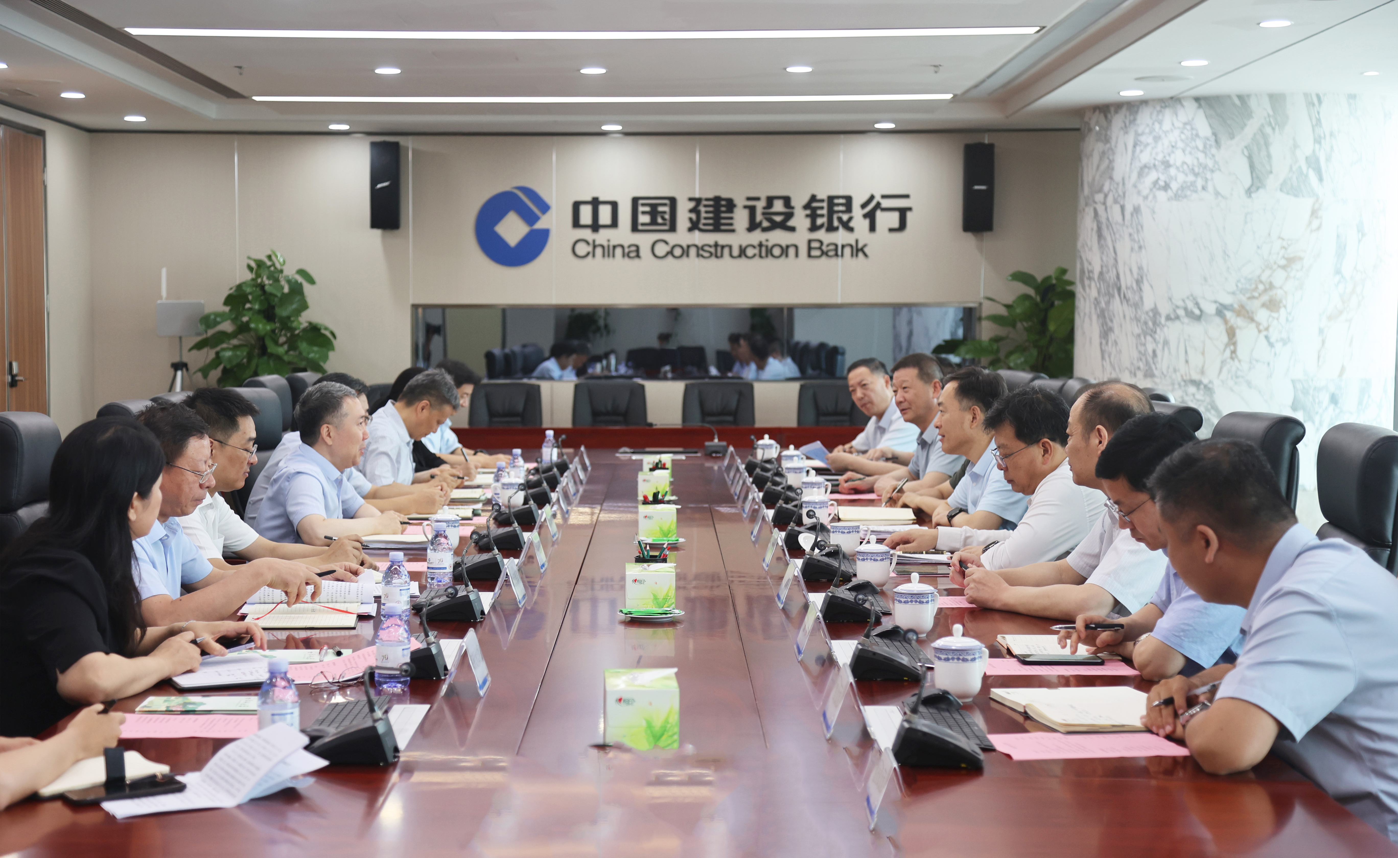 李成伟带队赴中国建设银行河南省分行开展访企拓岗
