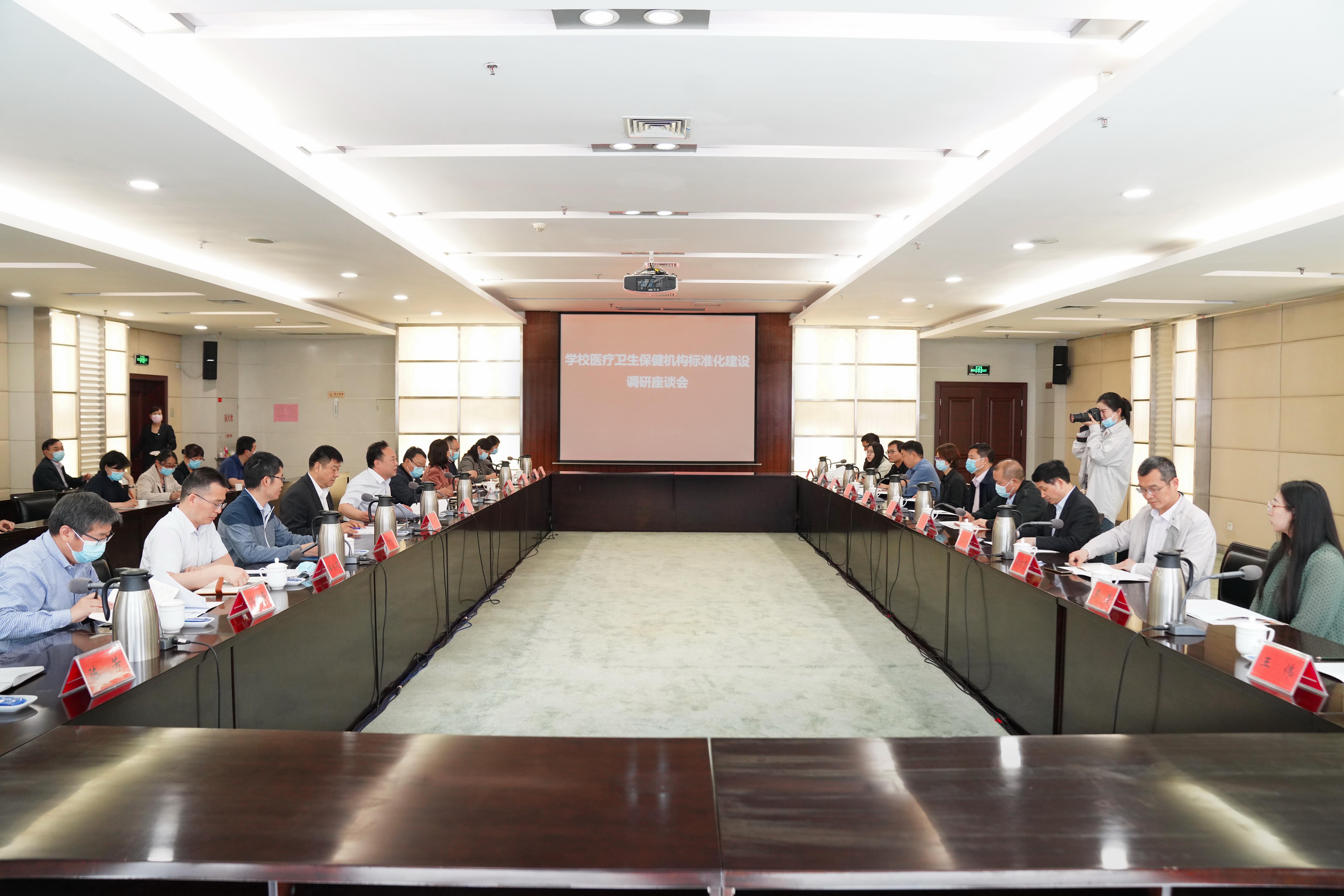 教育部教育装备研究与发展中心副主任赵宪志一行来校调研