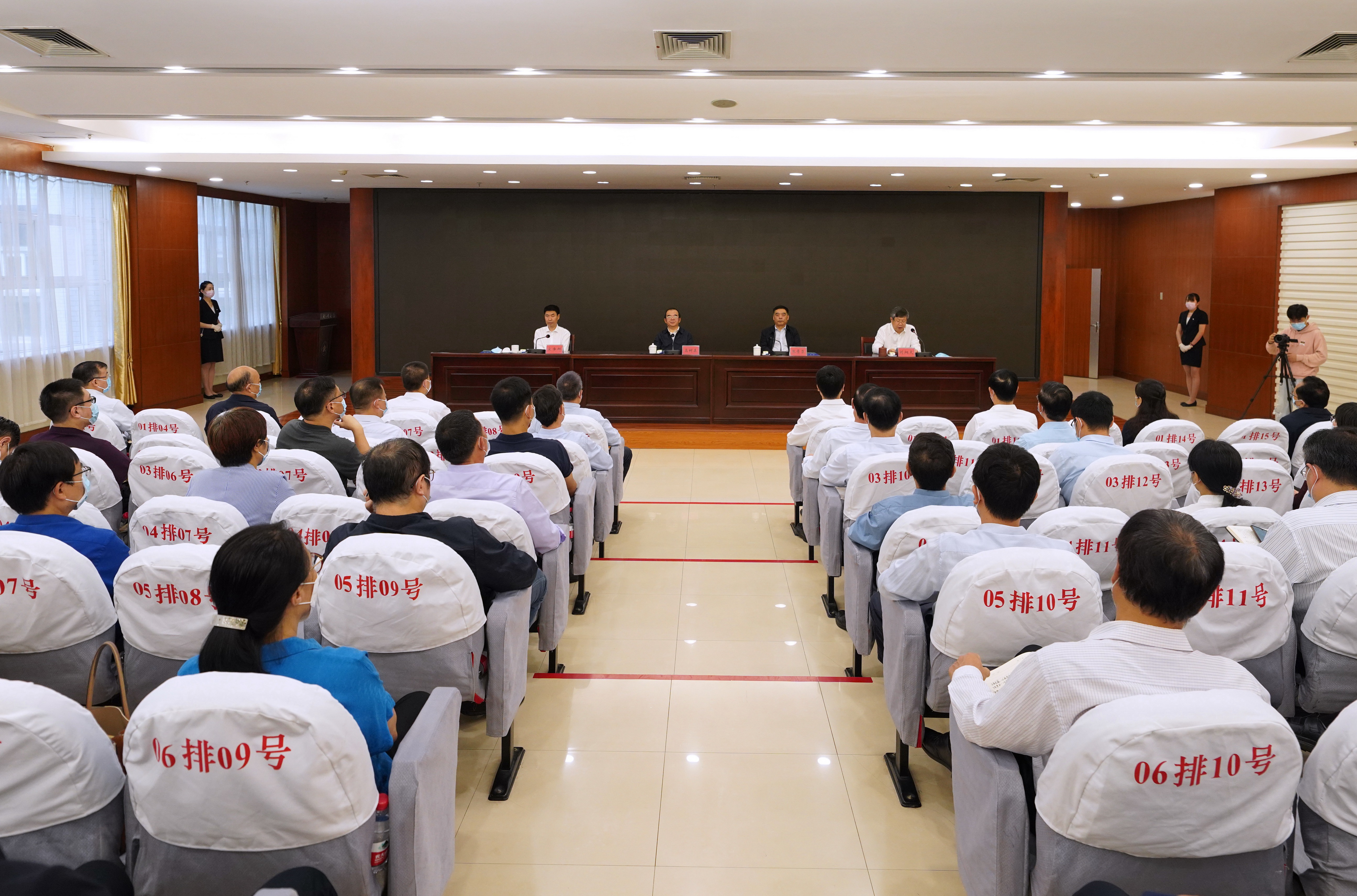 郑州大学召开干部会议