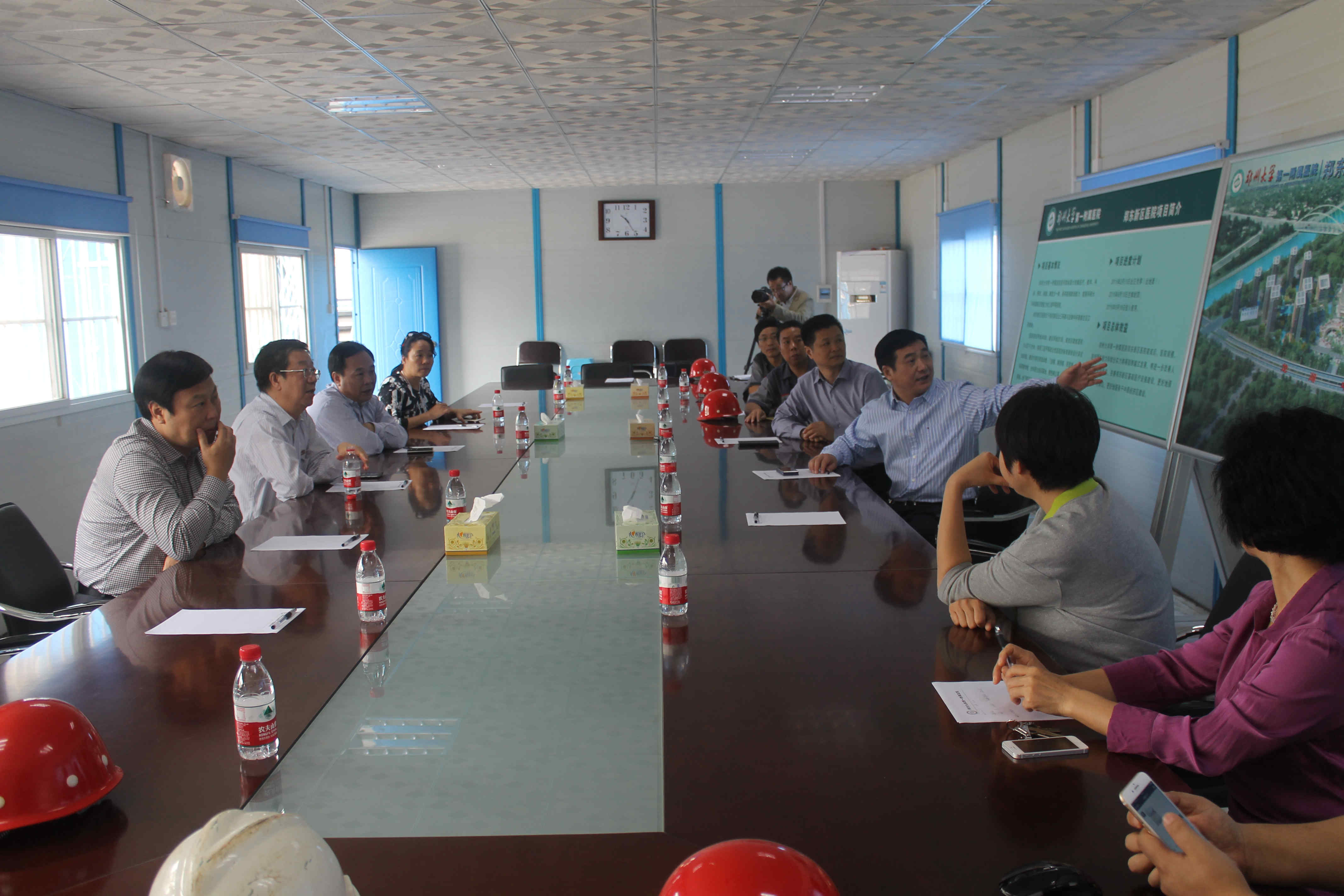 校党委书记郑永扣到一附院郑东院区建设工地指导工作