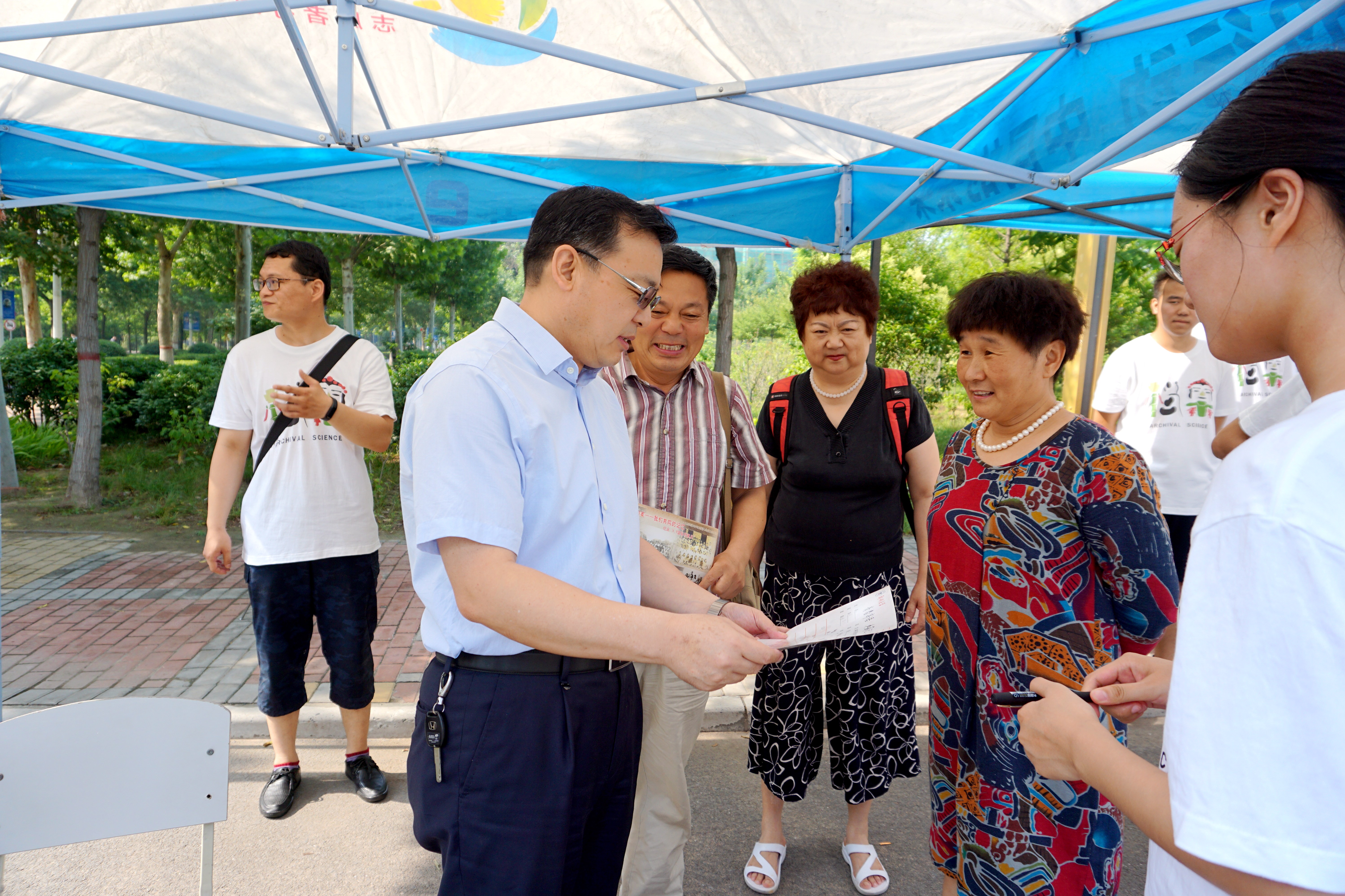 郑州大学举行“档案——我们共同的记忆”宣传活动（图）