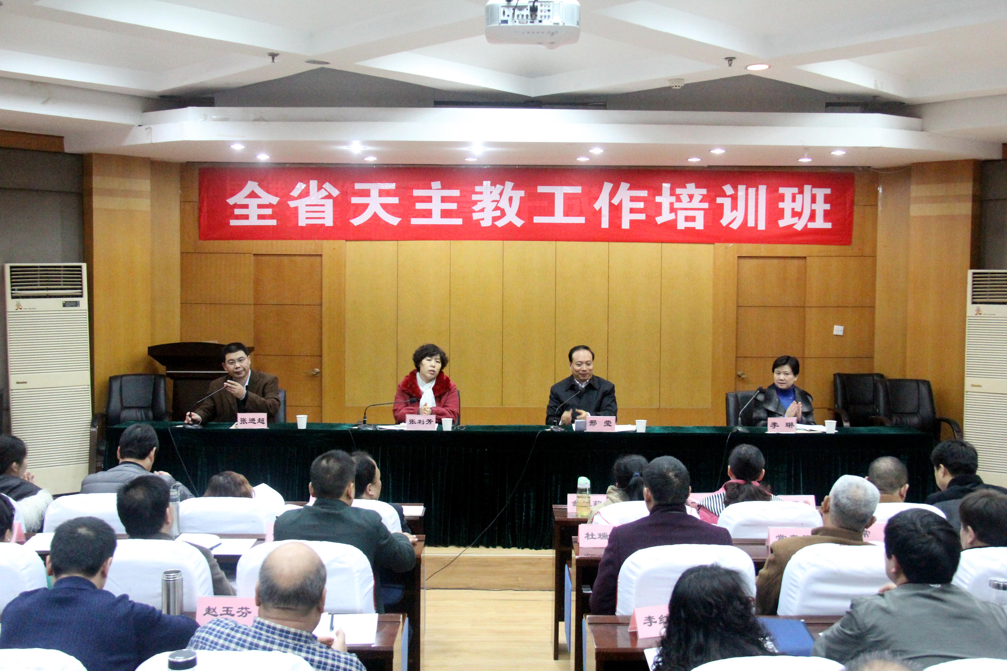 郑州大学干部培训中心举办多期专题培训班