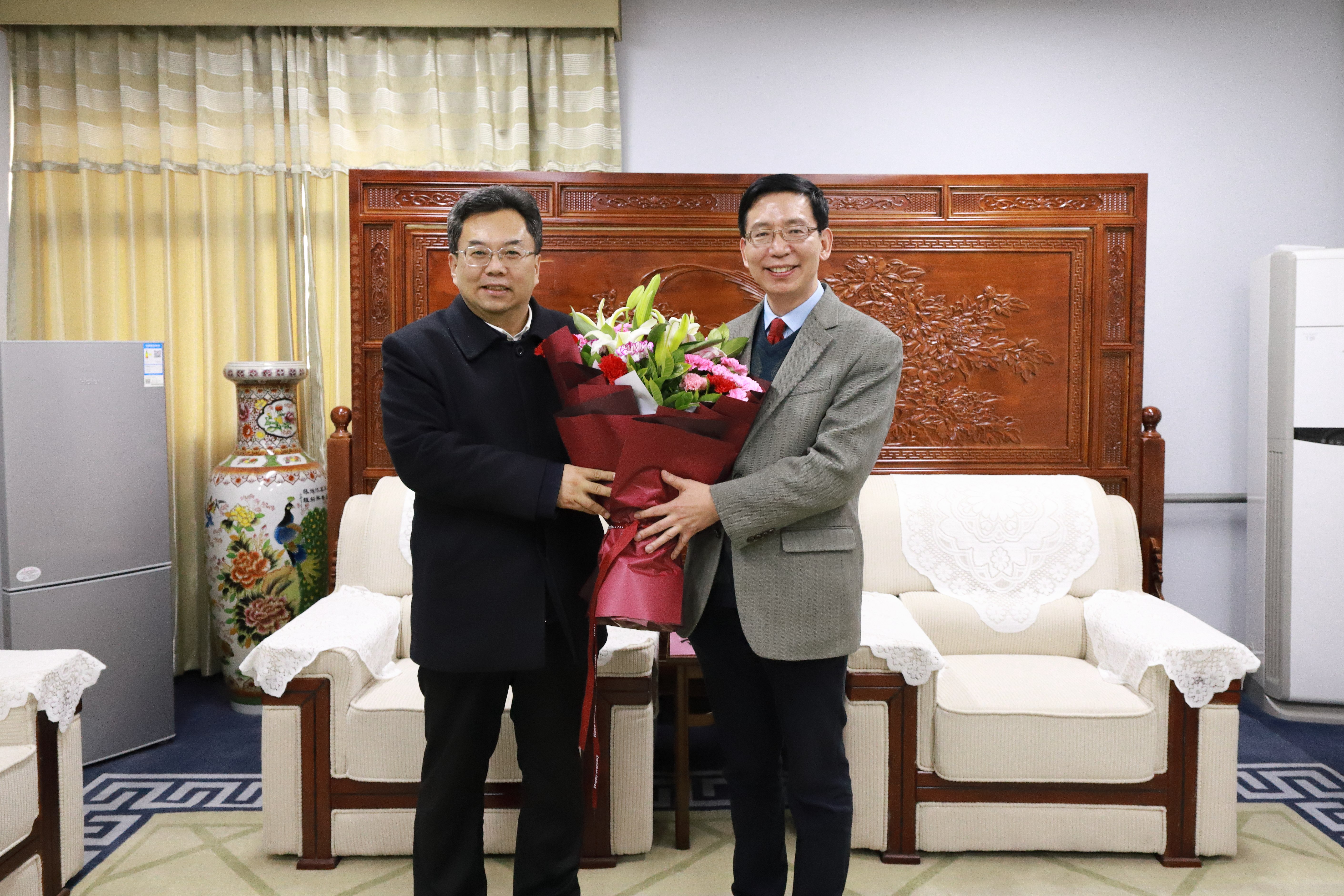 省科技厅党组书记、厅长马刚看望慰问董子钢教授（图）