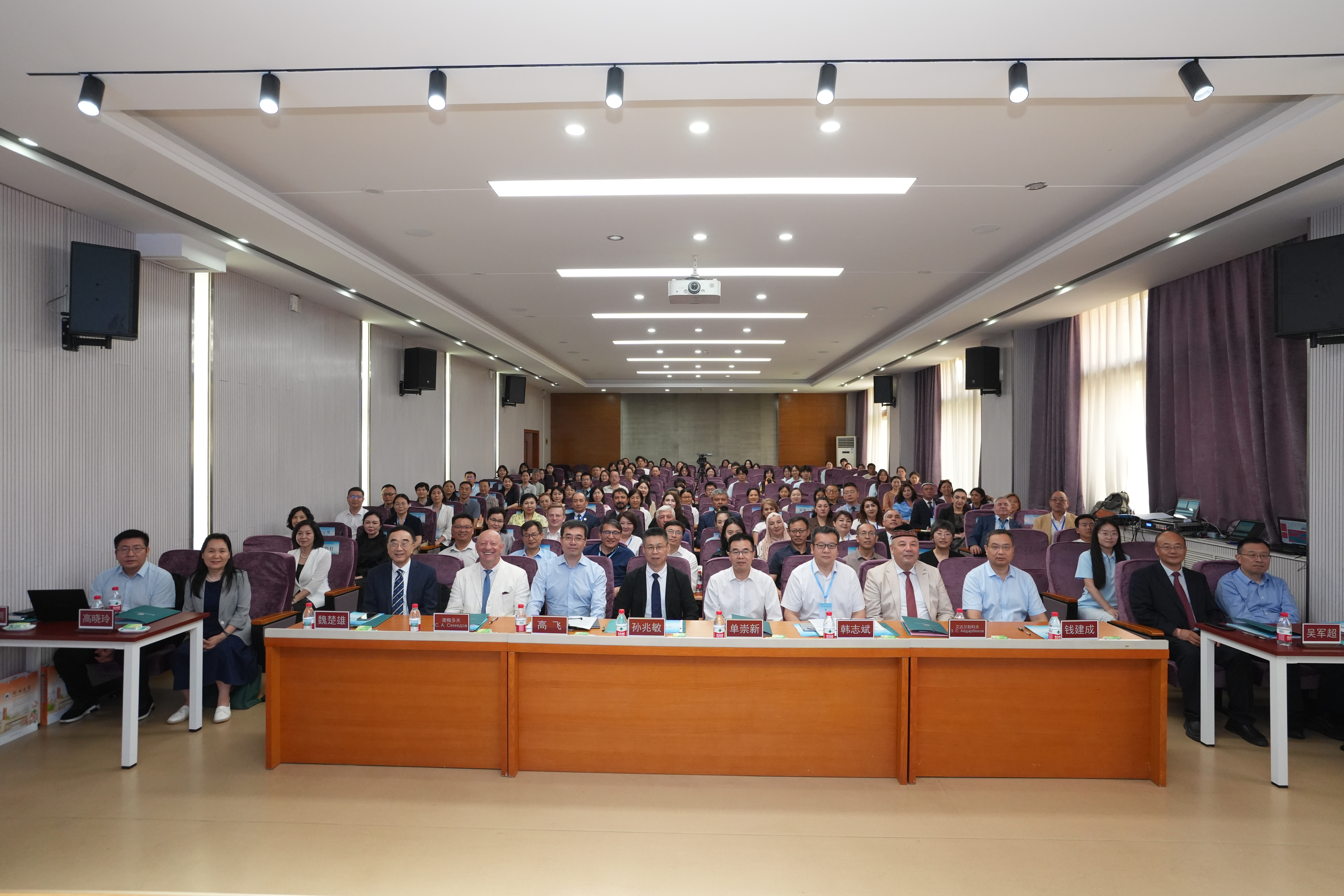 郑州大学主办中国与中亚区域文化交流与非传统安全合作国际学术会议
